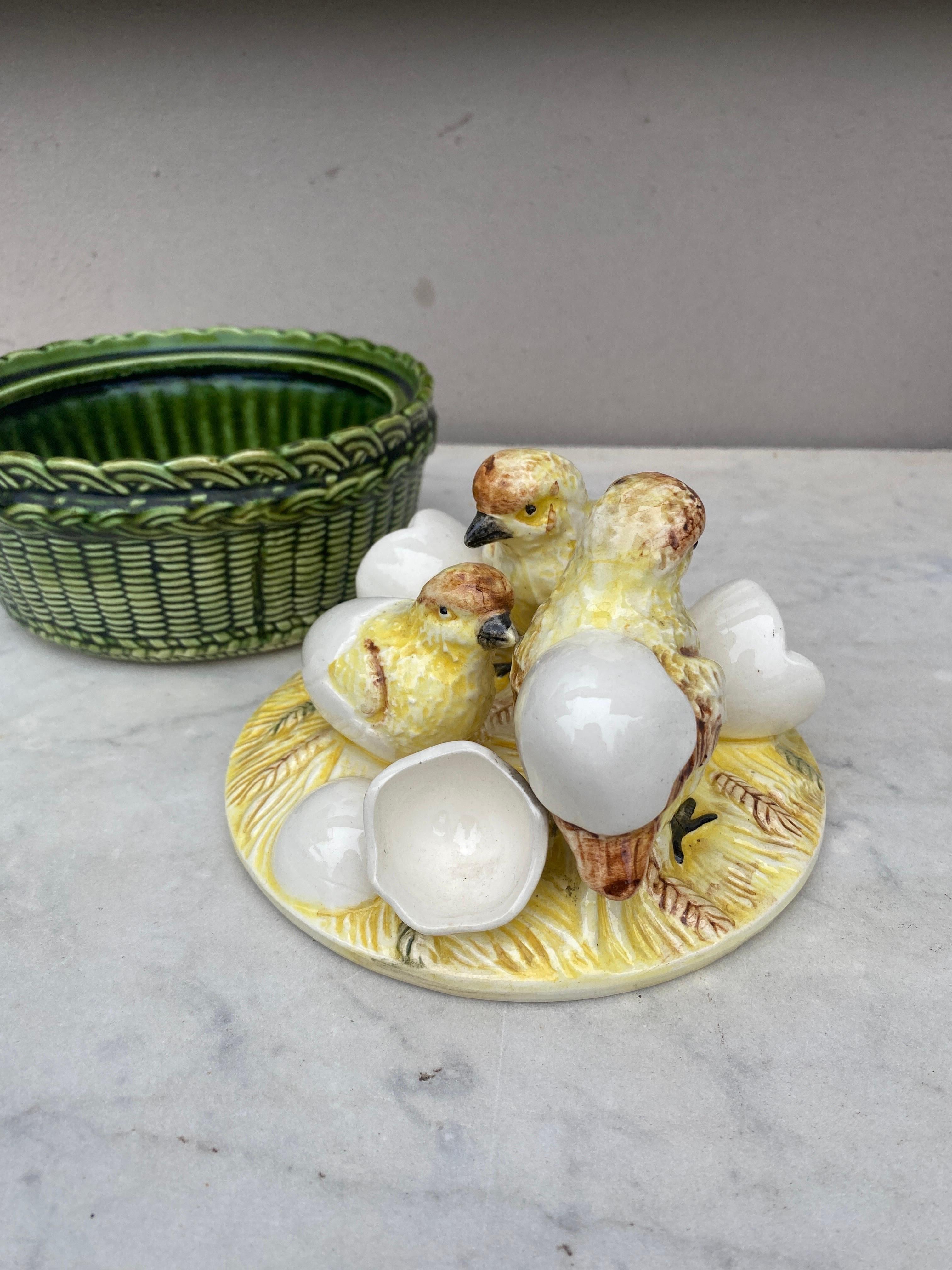 Austrian Majolica Chicks & Eggs Basket Circa 1900 In Good Condition For Sale In Austin, TX
