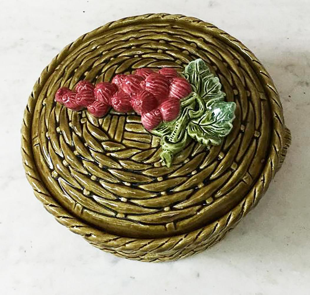 Austrian Majolica Gooseberries Basket, circa 1920 In Good Condition For Sale In Austin, TX