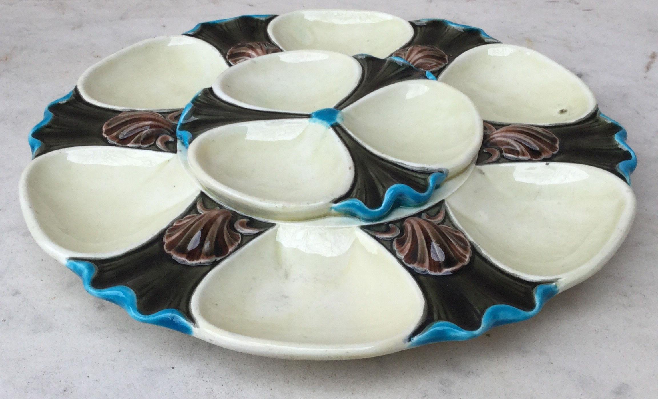 Austrian Majolica Oyster Plate, circa 1880 In Good Condition For Sale In Austin, TX