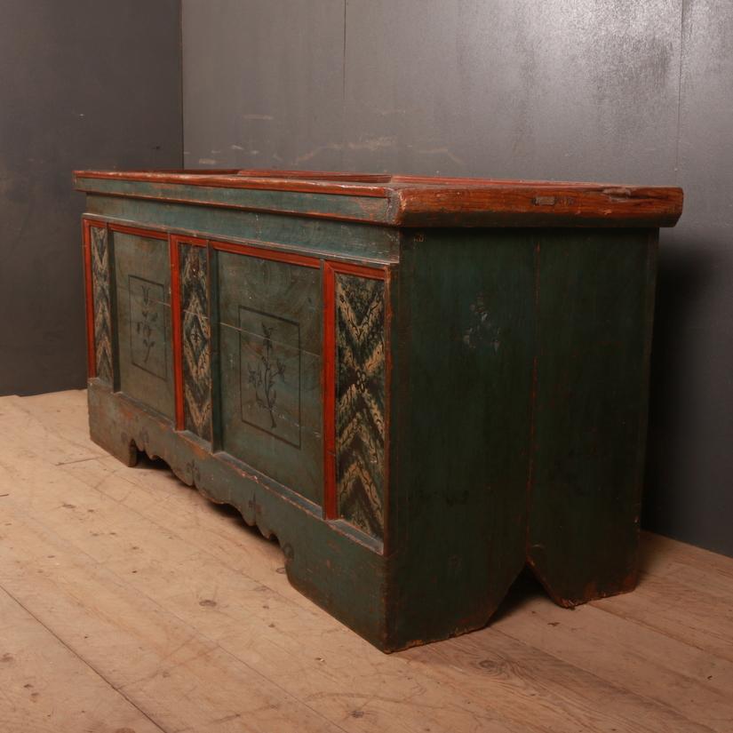 Good 18th century painted Austrian marriage coffer, 1790

Dimensions:
69.5 inches (177 cms) wide
24.5 inches (62 cms) deep
31.5 inches (80 cms) high.

 