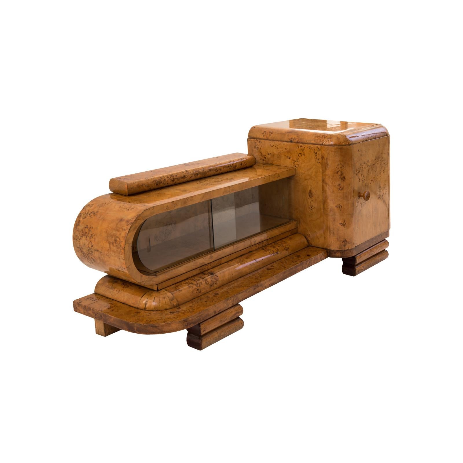 Delicate and elegant sideboard, veneered with a wonderful textured walnut.