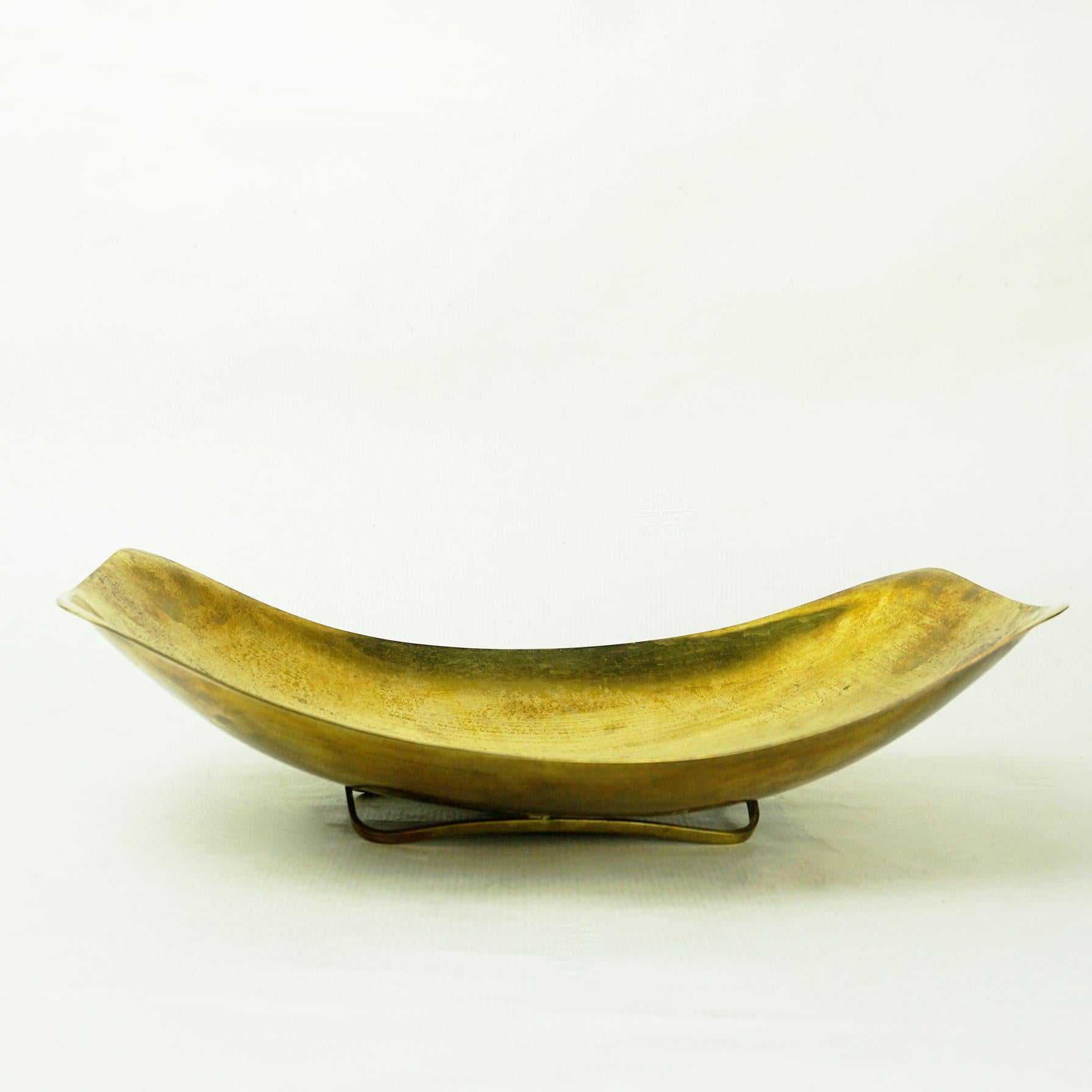 Charming Austrian mid-century brass fruit bowl or fruit basket. Style and high quality of its design is very close to works by Werkstätte Hagenauer, it is not signed. Beautiful and valuable addition to any Mid-Century Modern home decoration to use