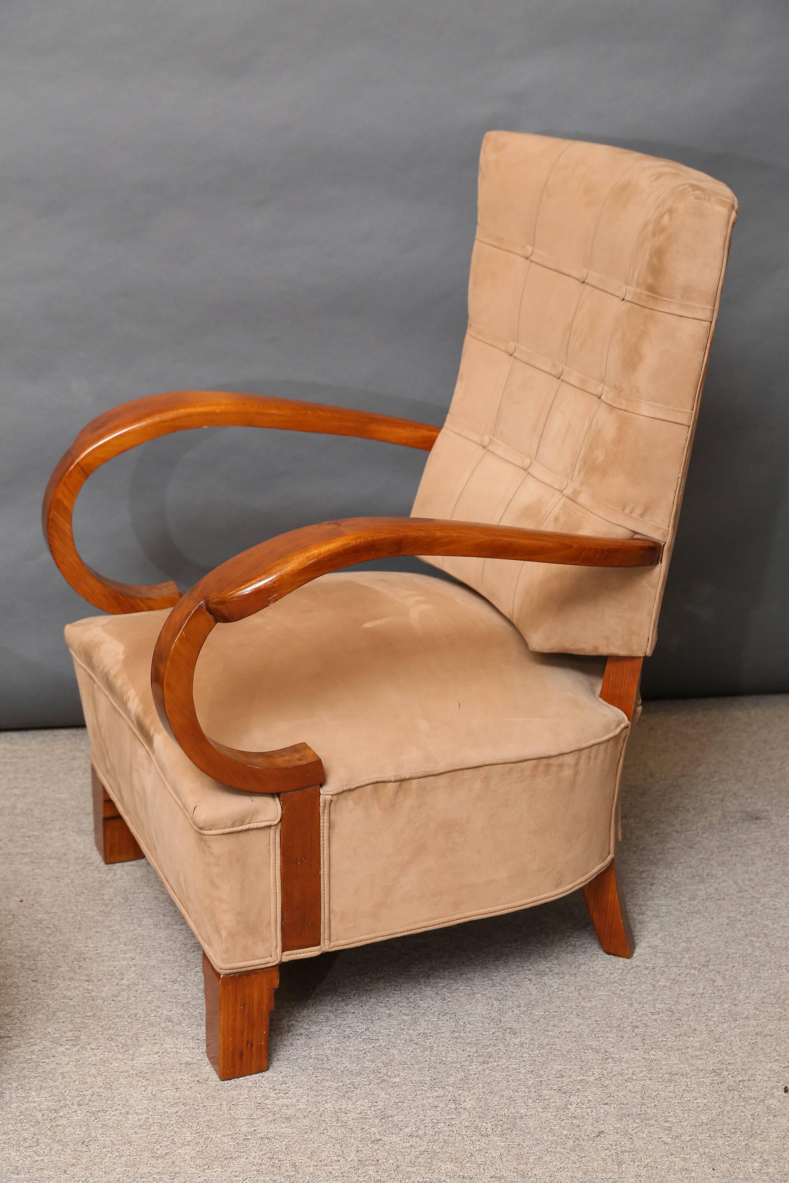 Very comfortable and wide chair is newly re-upholstered in the sand color velvety fabric.
Body of the chair is made out of walnut wood and covered with French polish. Chair is elevated by four short square legs. Back of the chair is covered with