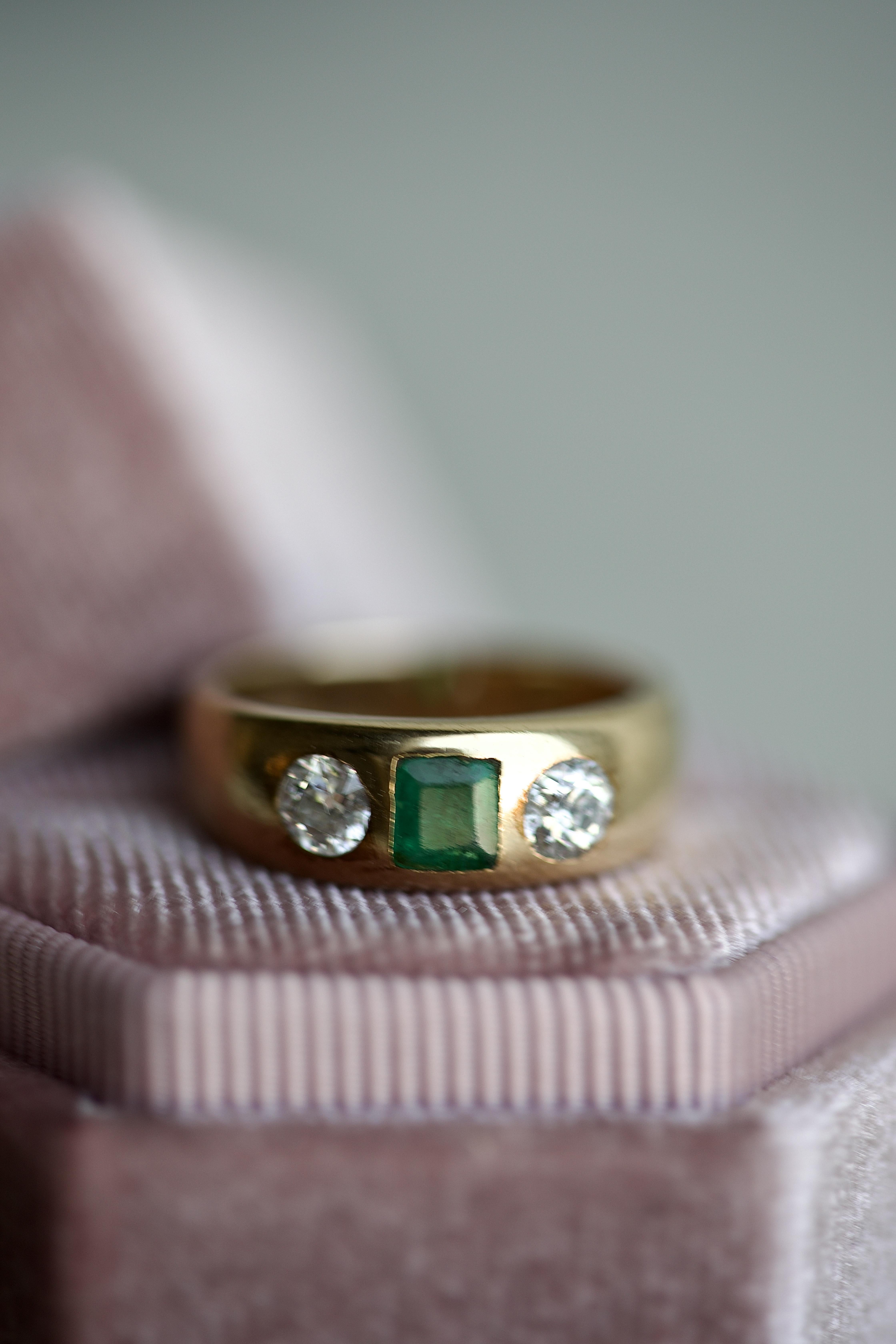 Austrian Mid Century Emerald Diamond Gold Gypsy Ring In Excellent Condition For Sale In Beverly Hills, CA