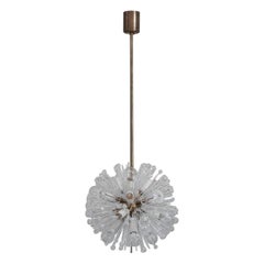 Ciondolo lampadario austriaco in vetro e ottone del metà del secolo scorso di Emil Stejnar