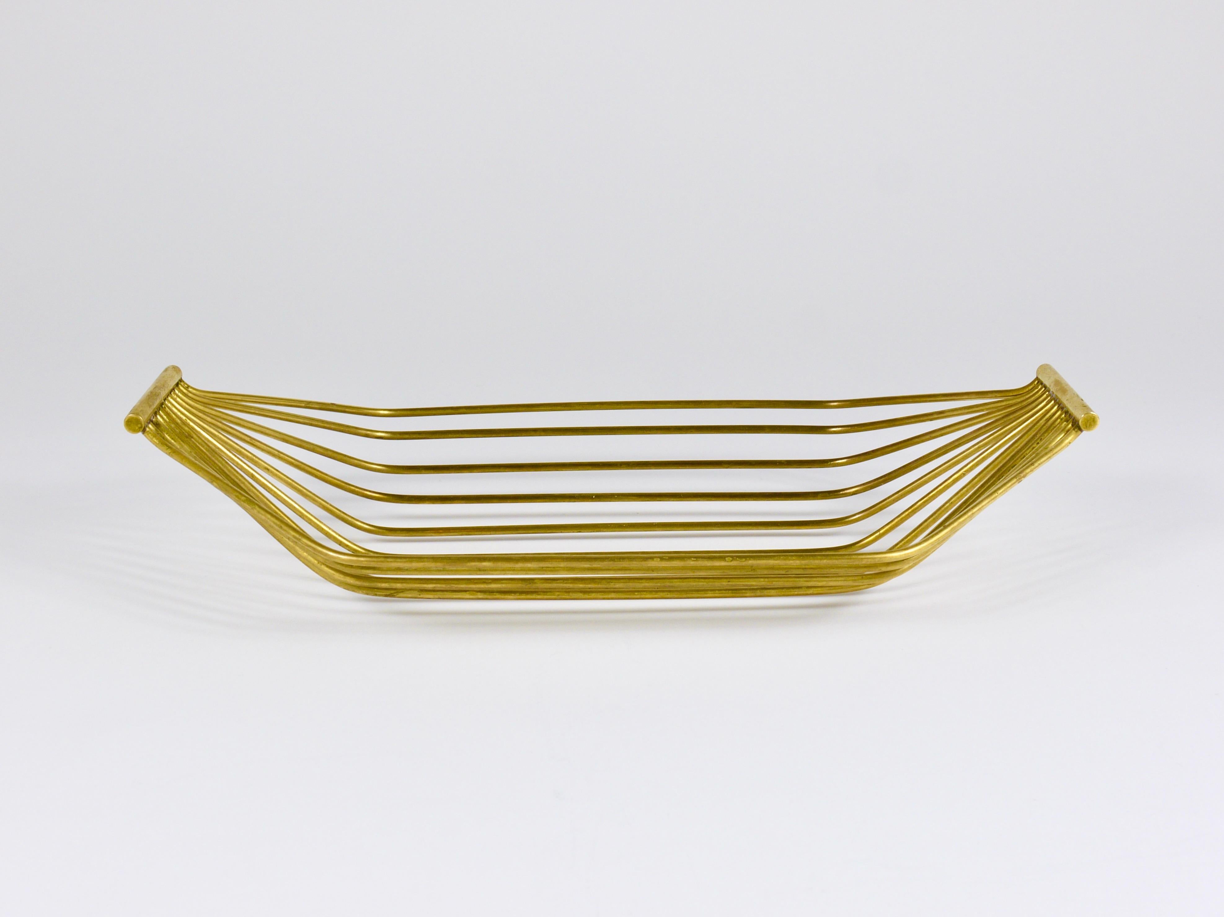 Ciotola austriaca a forma di cesto di frutta in filo d'ottone della metà del secolo, stile Carl Aubock, 1950 in vendita 2