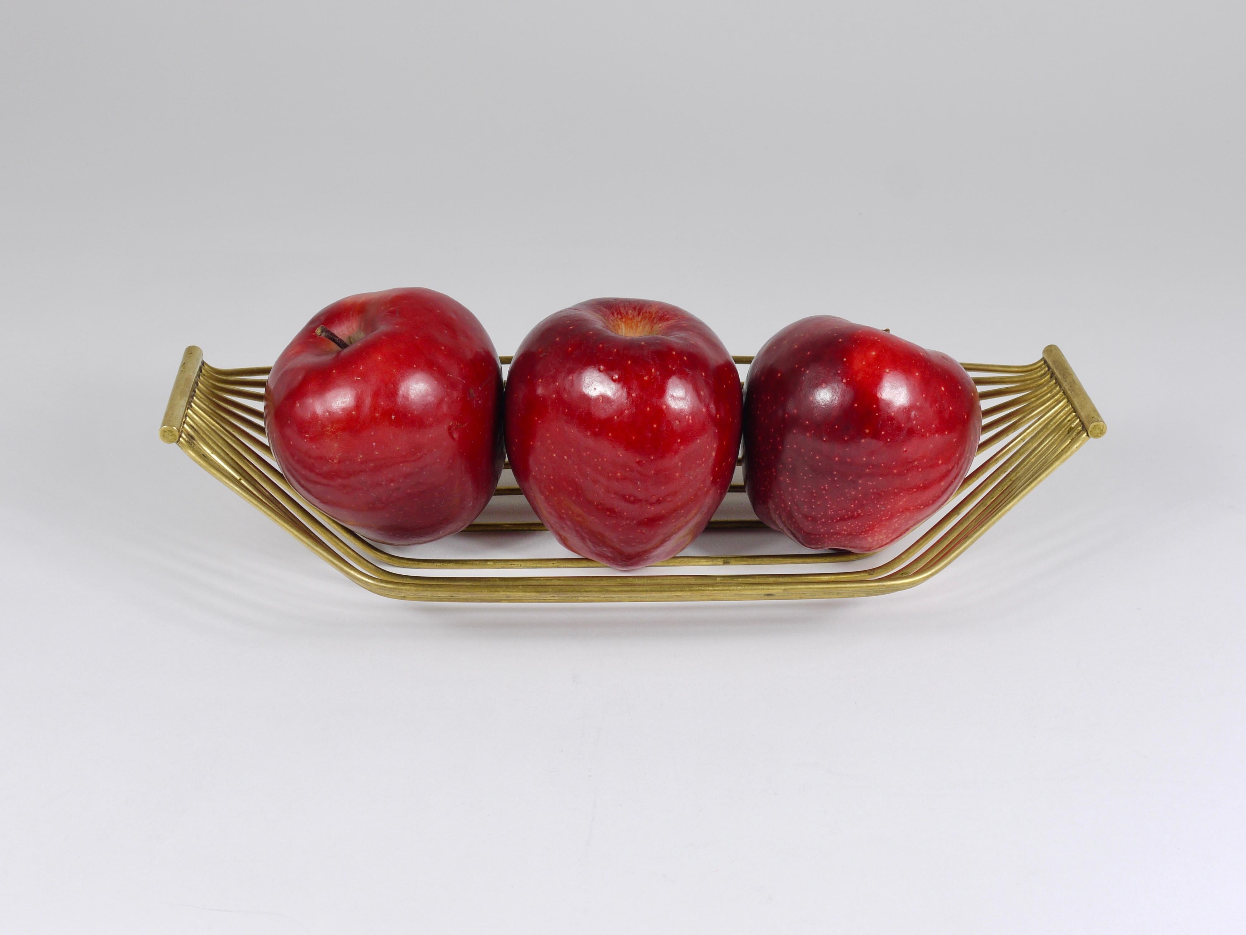 Ciotola austriaca a forma di cesto di frutta in filo d'ottone della metà del secolo, stile Carl Aubock, 1950 in vendita 3