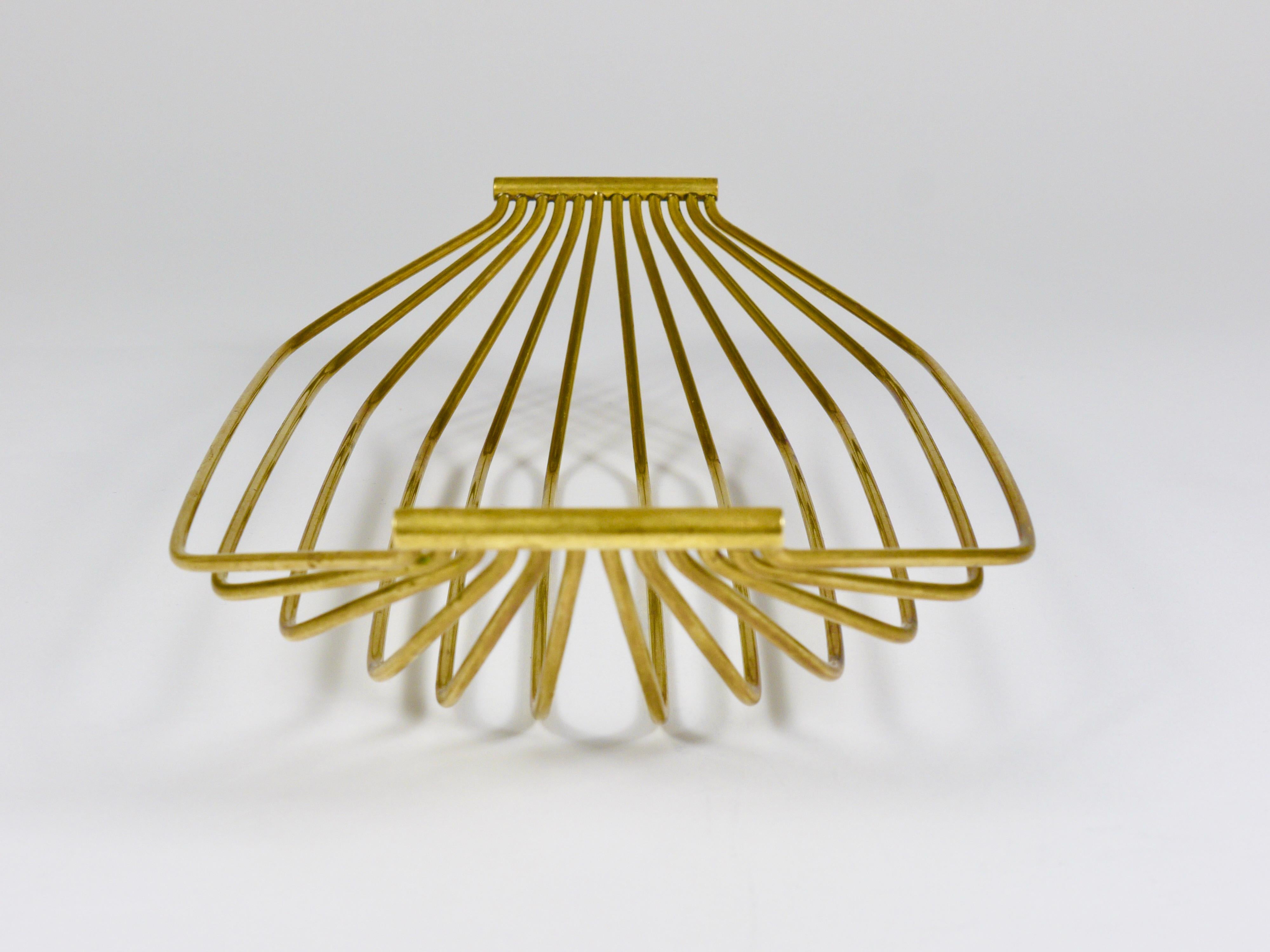 Ciotola austriaca a forma di cesto di frutta in filo d'ottone della metà del secolo, stile Carl Aubock, 1950 in vendita 4