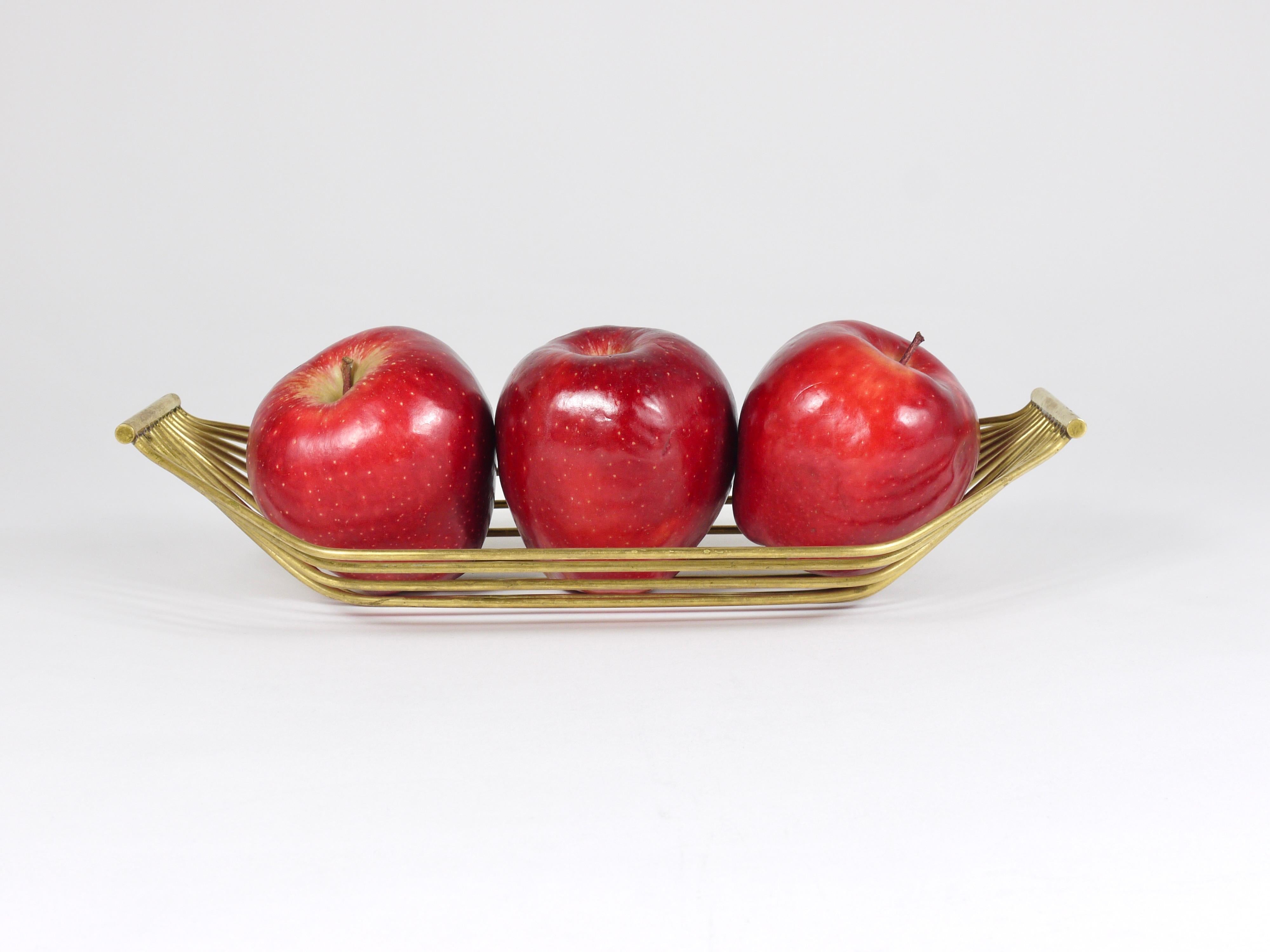 Ciotola austriaca a forma di cesto di frutta in filo d'ottone della metà del secolo, stile Carl Aubock, 1950 in vendita 6