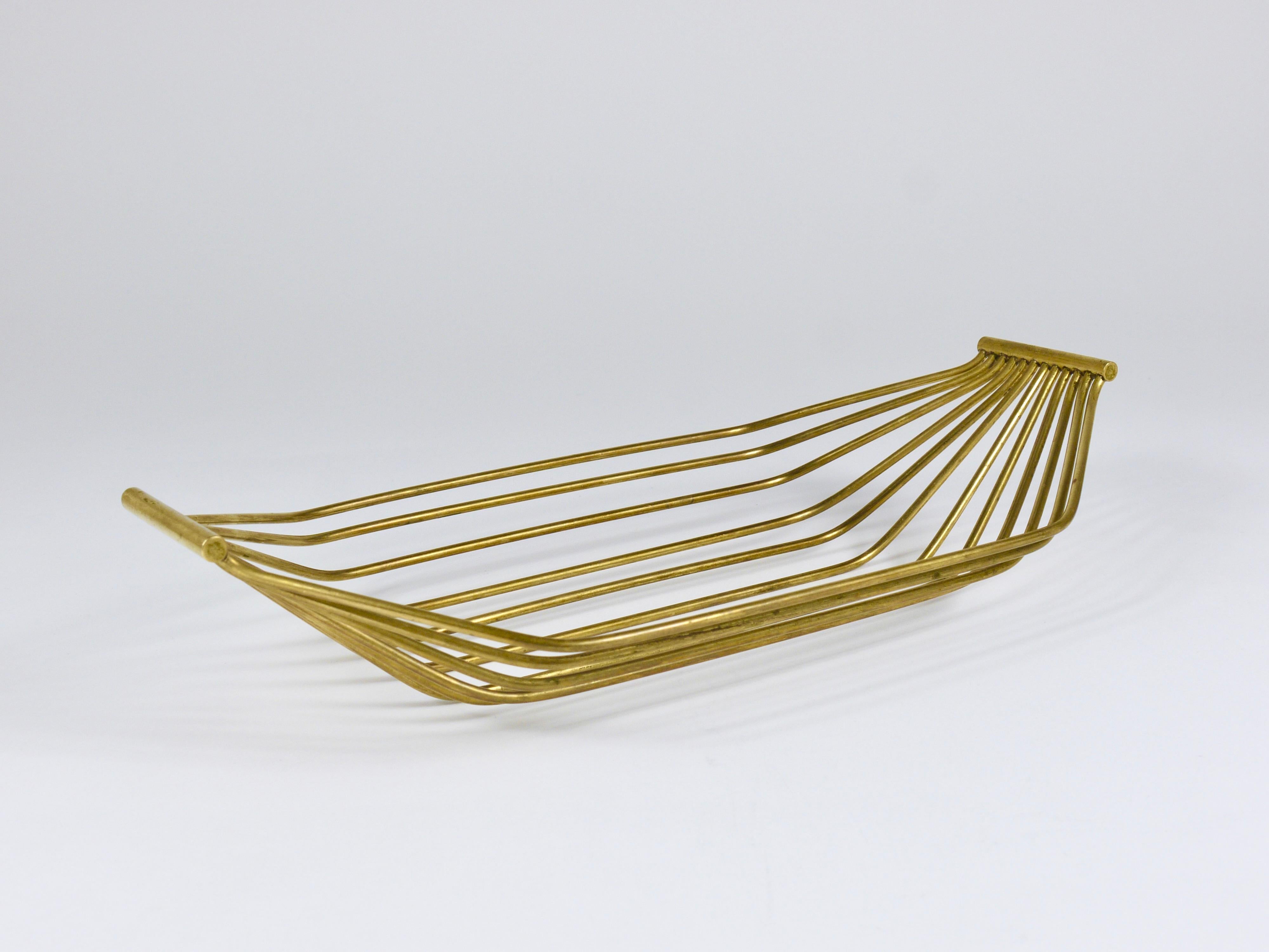 Ciotola austriaca a forma di cesto di frutta in filo d'ottone della metà del secolo, stile Carl Aubock, 1950 in vendita 8