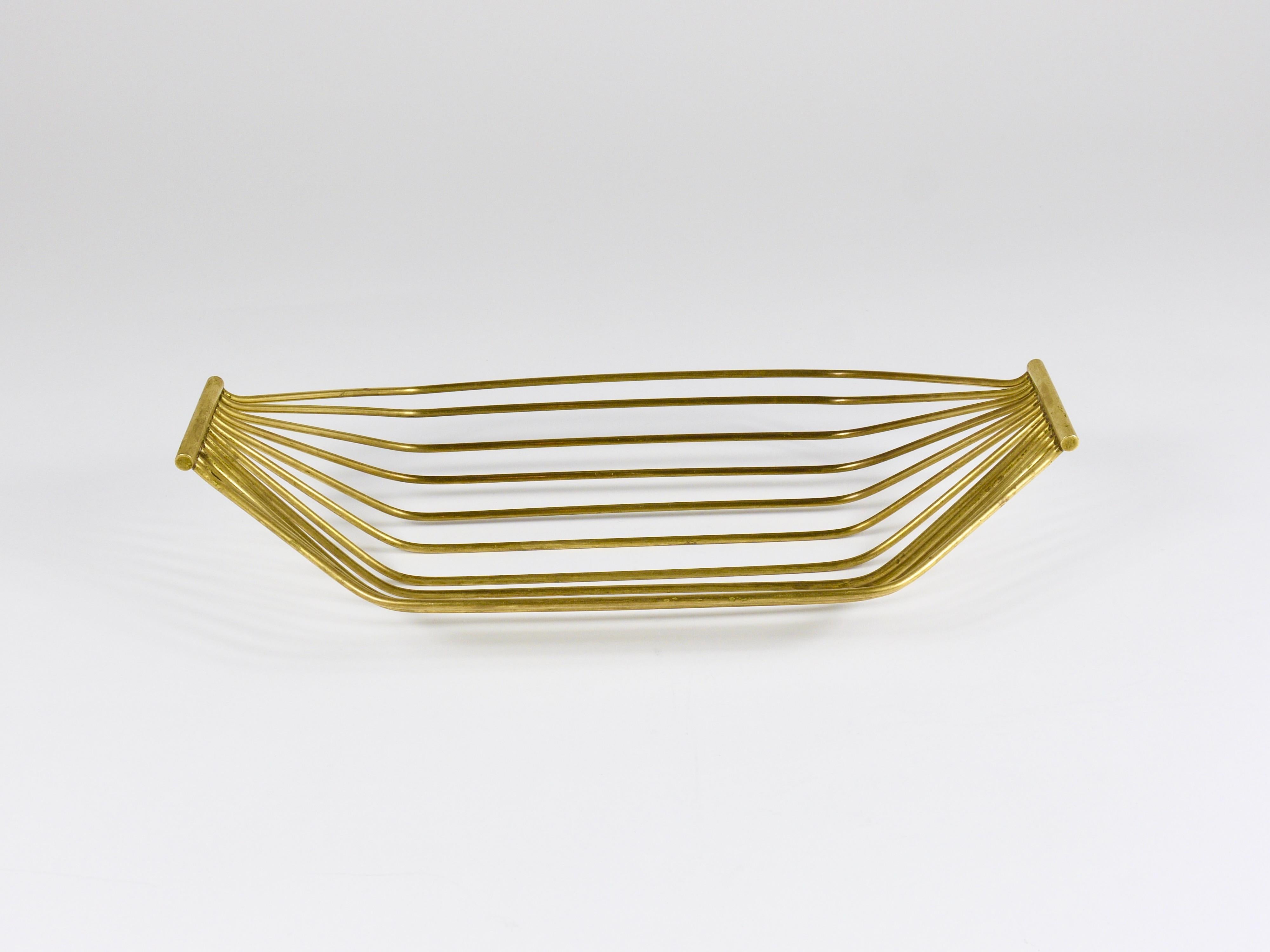 Ciotola austriaca a forma di cesto di frutta in filo d'ottone della metà del secolo, stile Carl Aubock, 1950 in vendita 10