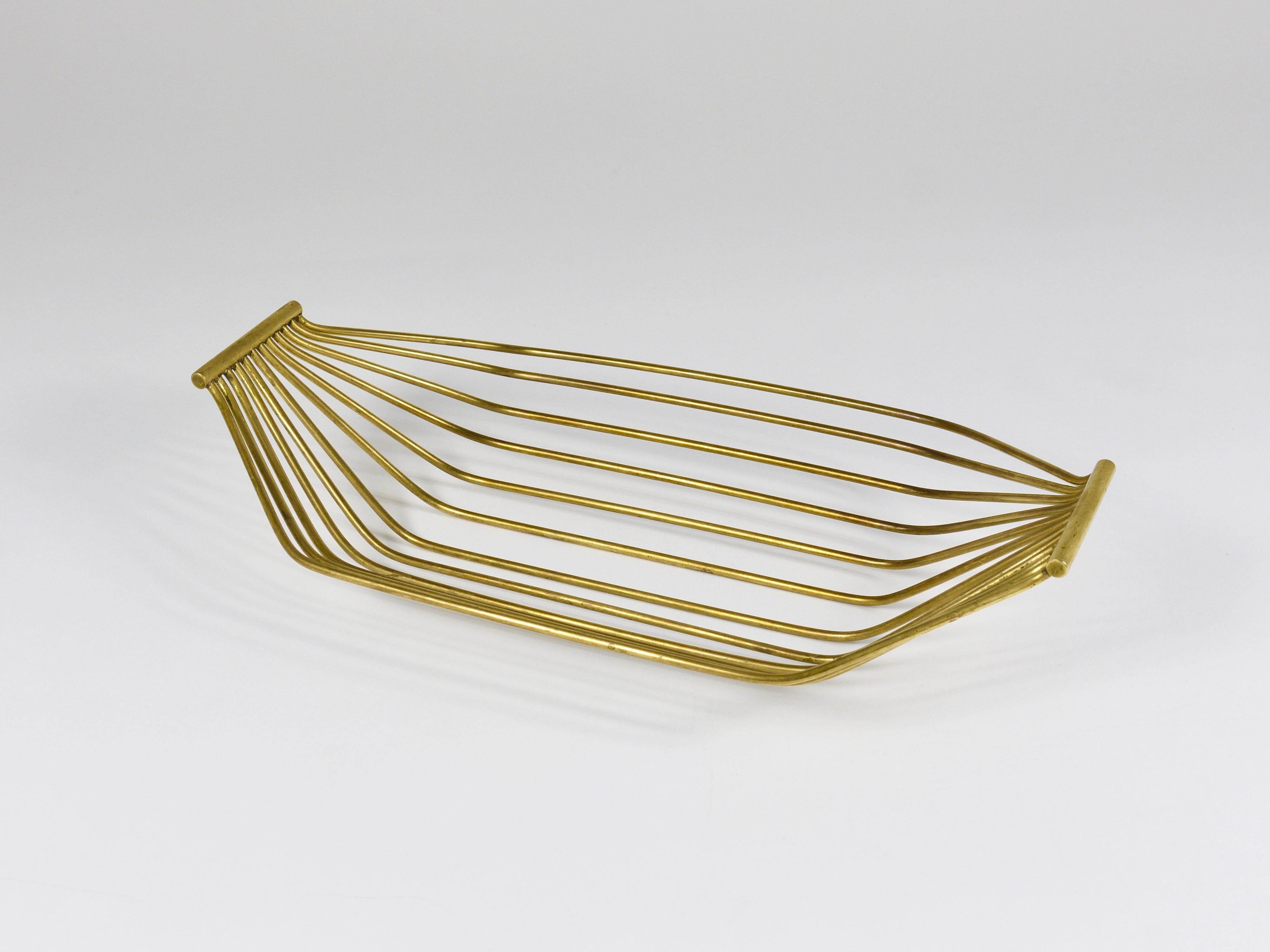 Ciotola austriaca a forma di cesto di frutta in filo d'ottone della metà del secolo, stile Carl Aubock, 1950 in vendita 11