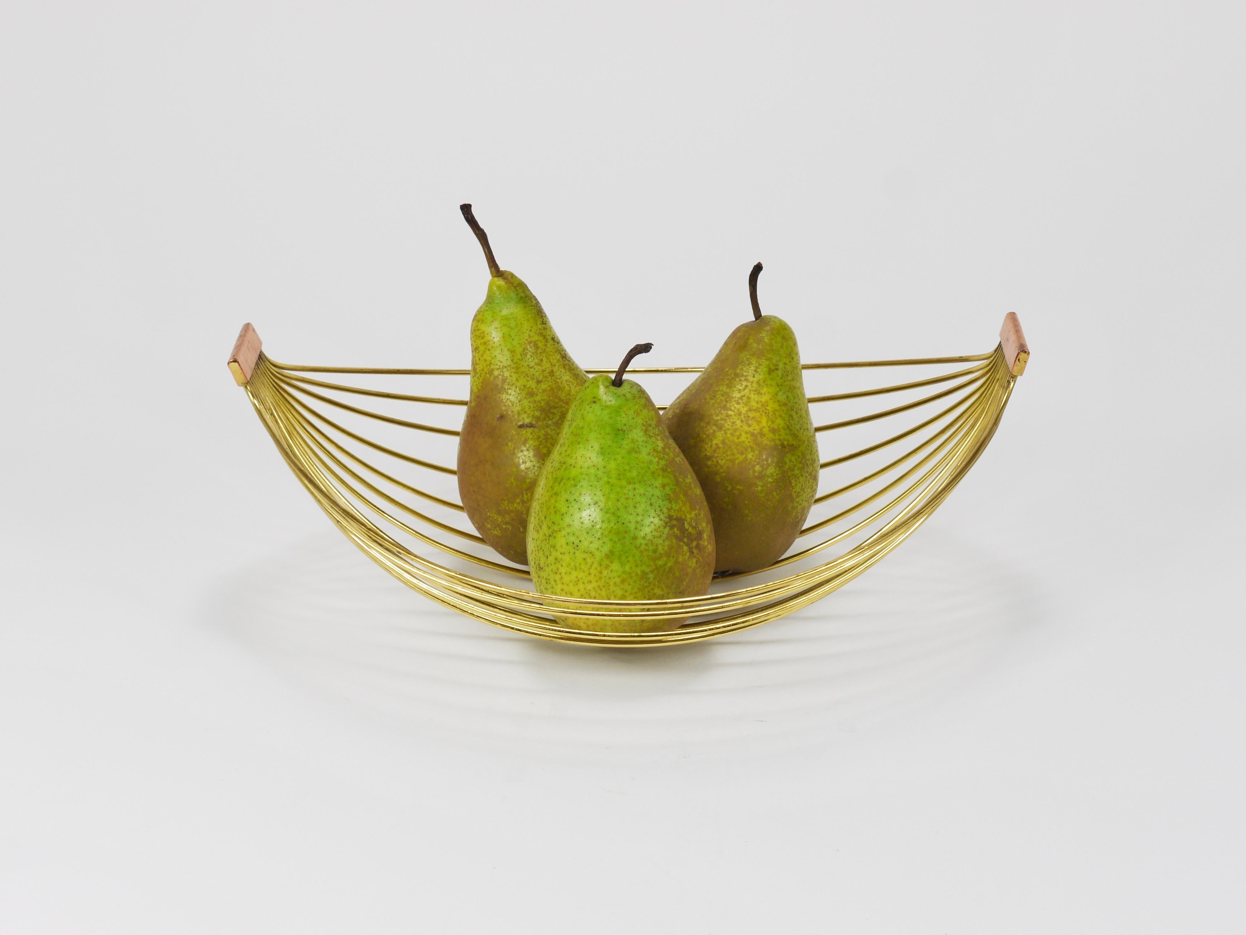 Austrian Mid-Century Large Brass Wire Fruit Basket Bowl, Carl Aubock Style, 1950 In Good Condition In Vienna, AT