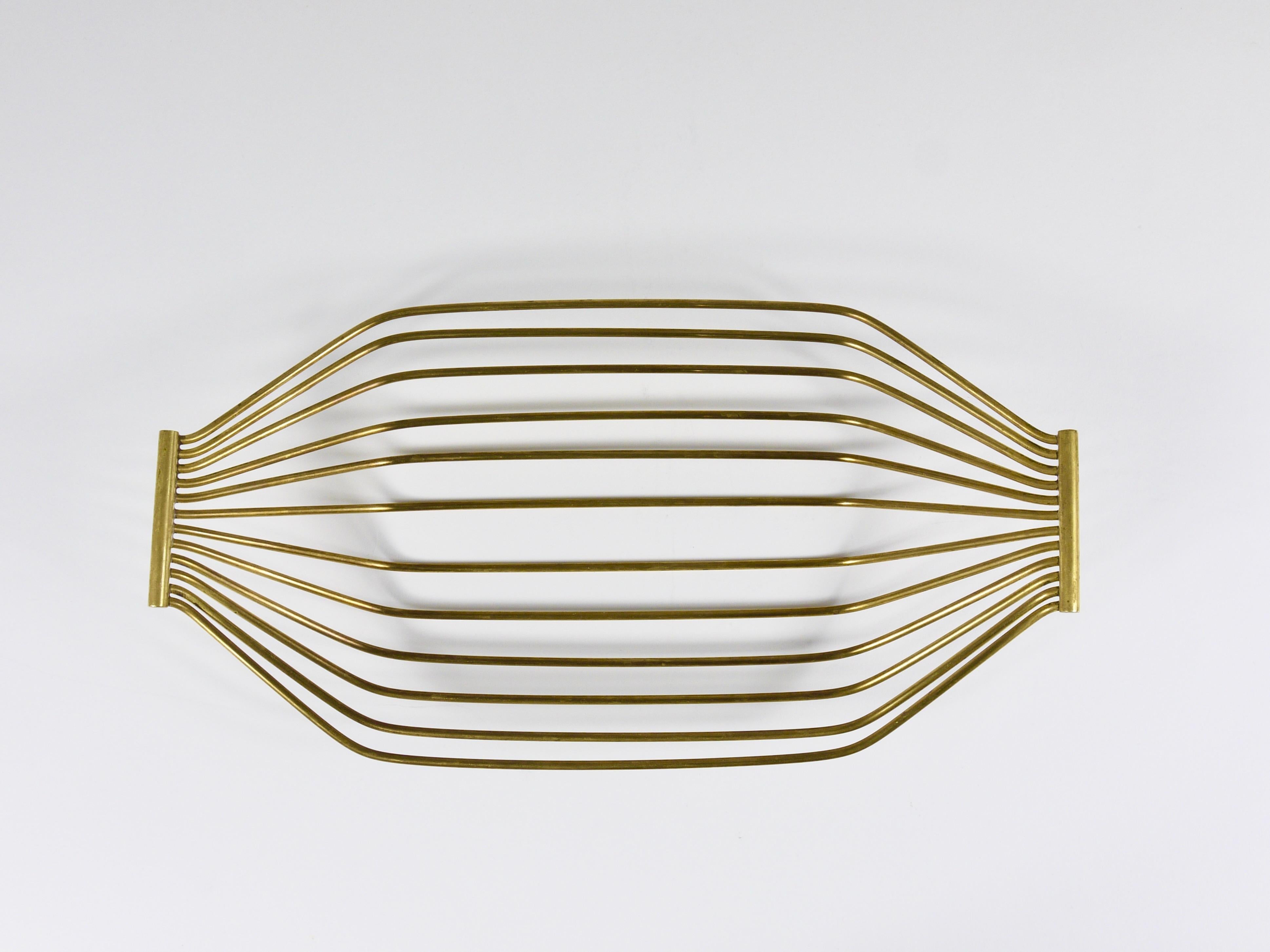 Ciotola austriaca a forma di cesto di frutta in filo d'ottone della metà del secolo, stile Carl Aubock, 1950 in vendita 1
