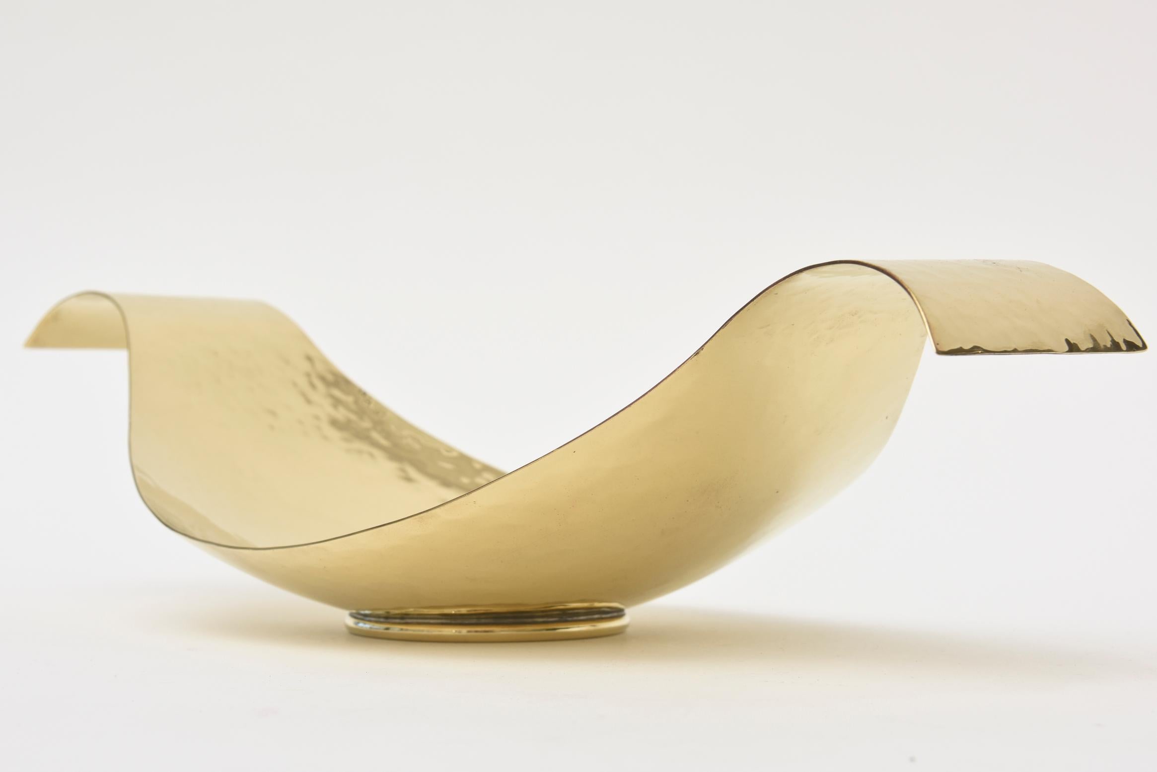 Mid-20th Century Werkstatte Hagenauer Austrian Hand-Hammered Brass Bowl Mid-Century Modern For Sale