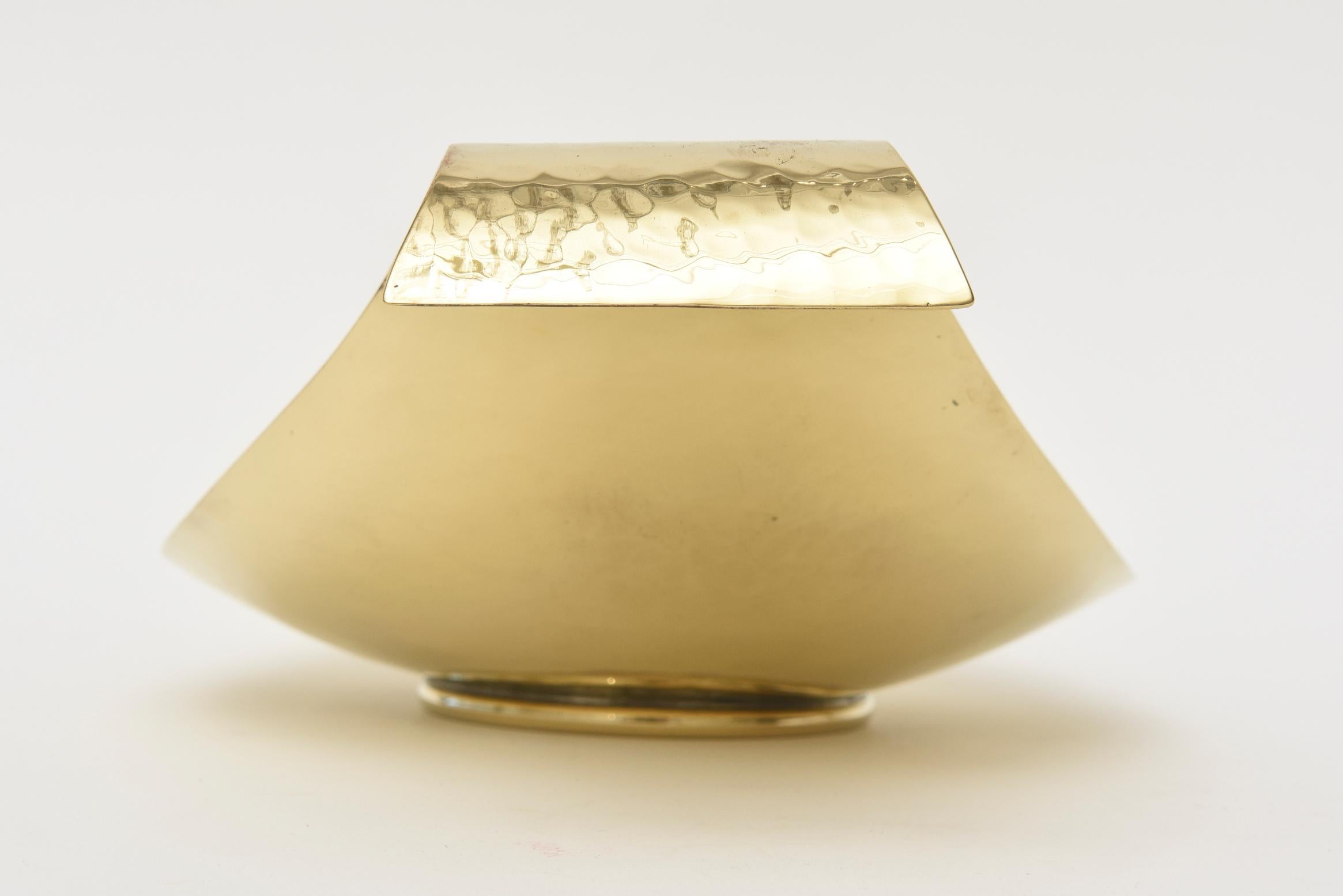 Werkstatte Hagenauer Austrian Hand-Hammered Brass Bowl Mid-Century Modern For Sale 5