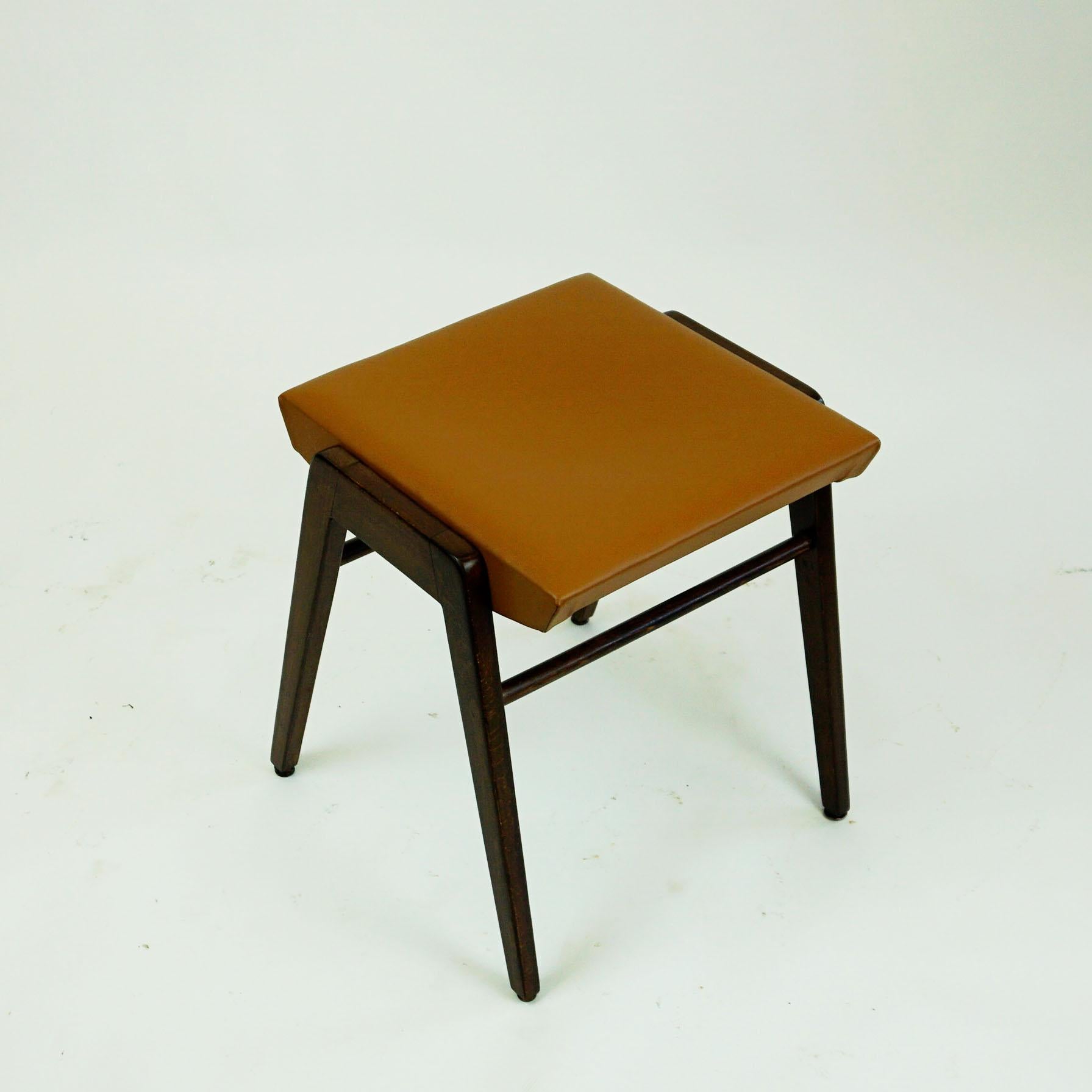 Austrian Midcentury Beech and Cognac Brown Leather Stool by Franz Schuster In Good Condition In Vienna, AT