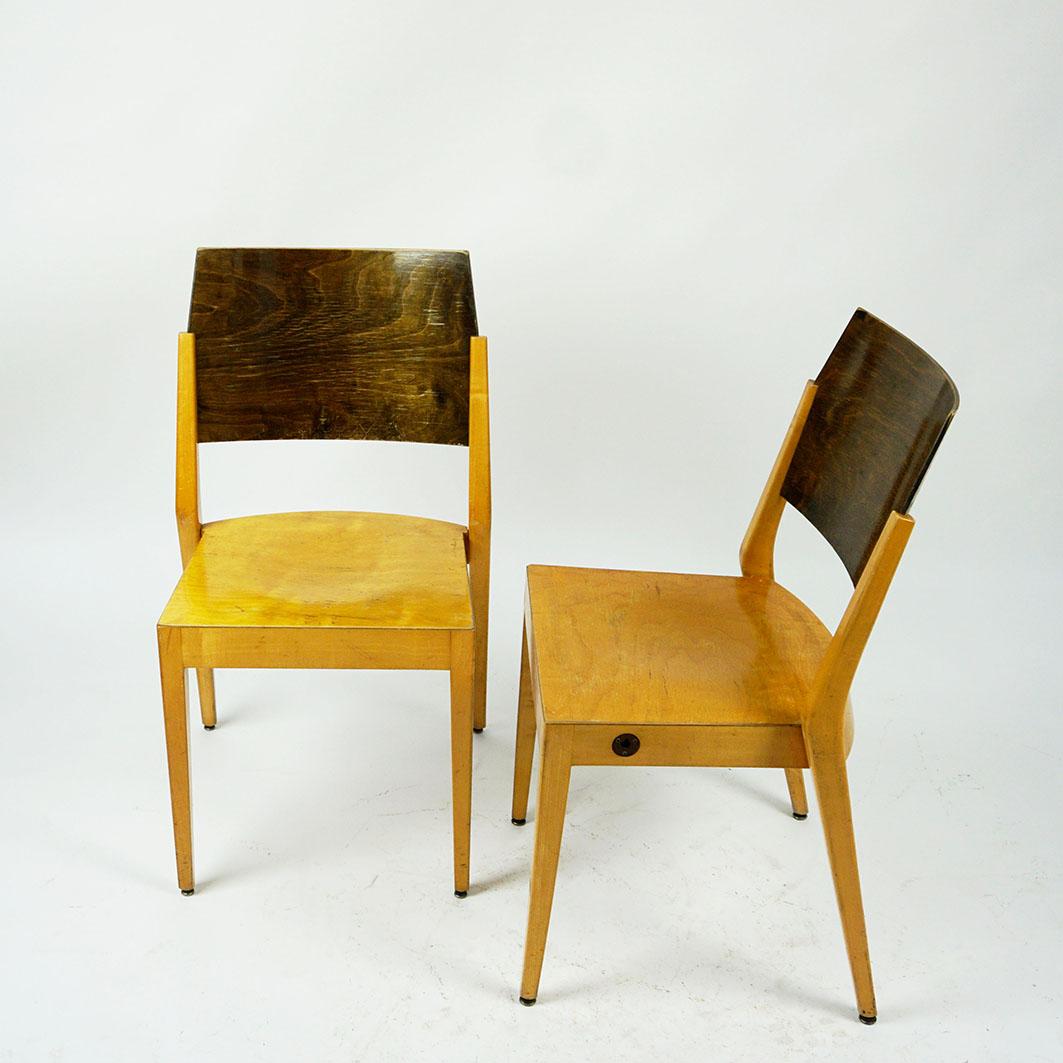This set of two Austrian Midcentury stackable plywood chairs have been designed by one of the most important Austrian Midcentury Modern Architects Karl Schwanzer and manufactured by Thonet in the 1950s.
This model was designed by Karl Schwanzer for