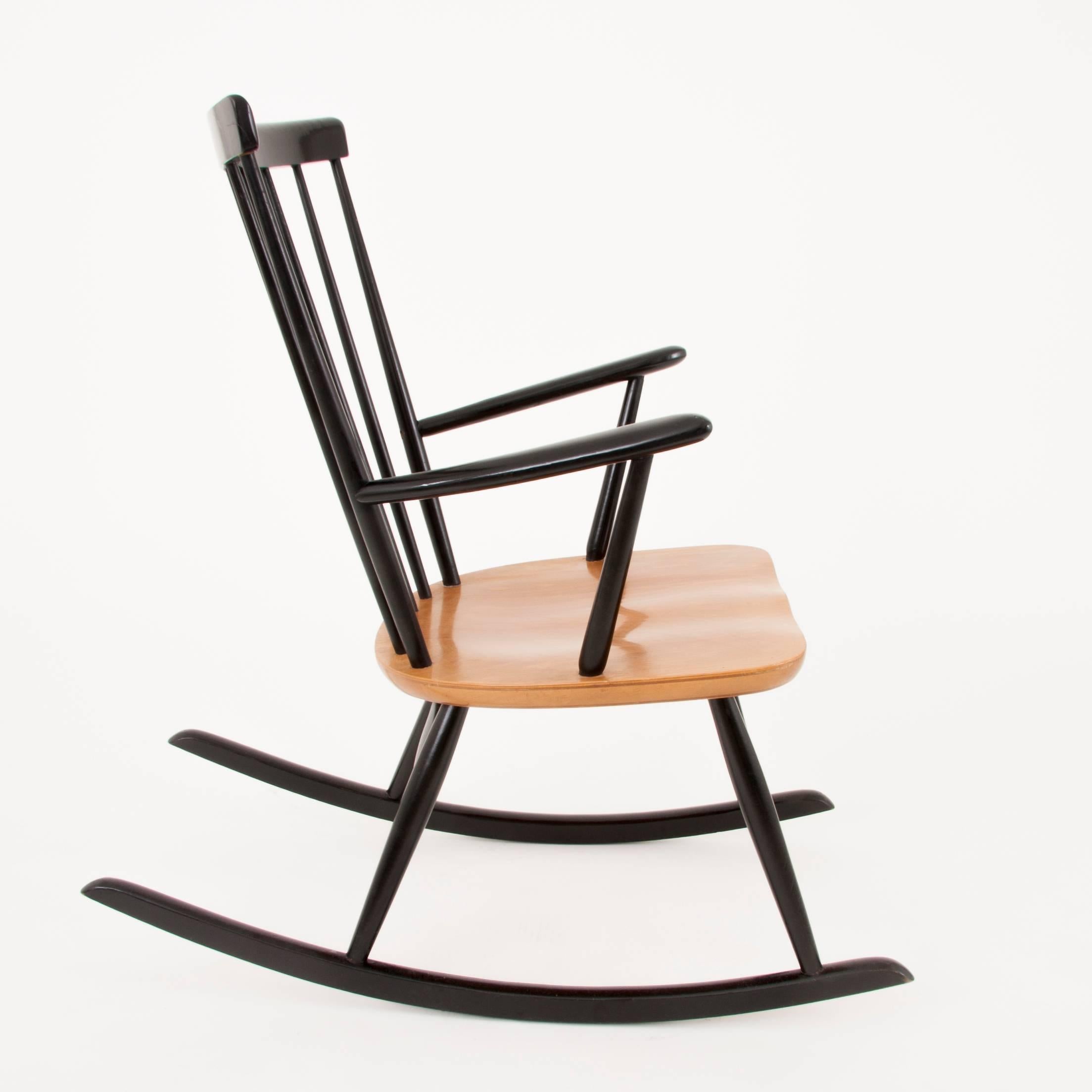 A beautiful modernist rocking chair from the late 1950s, made of beechwood and partly black lacquered. Designed by Roland Rainer, executed by Thonet, Austria. In excellent condition.