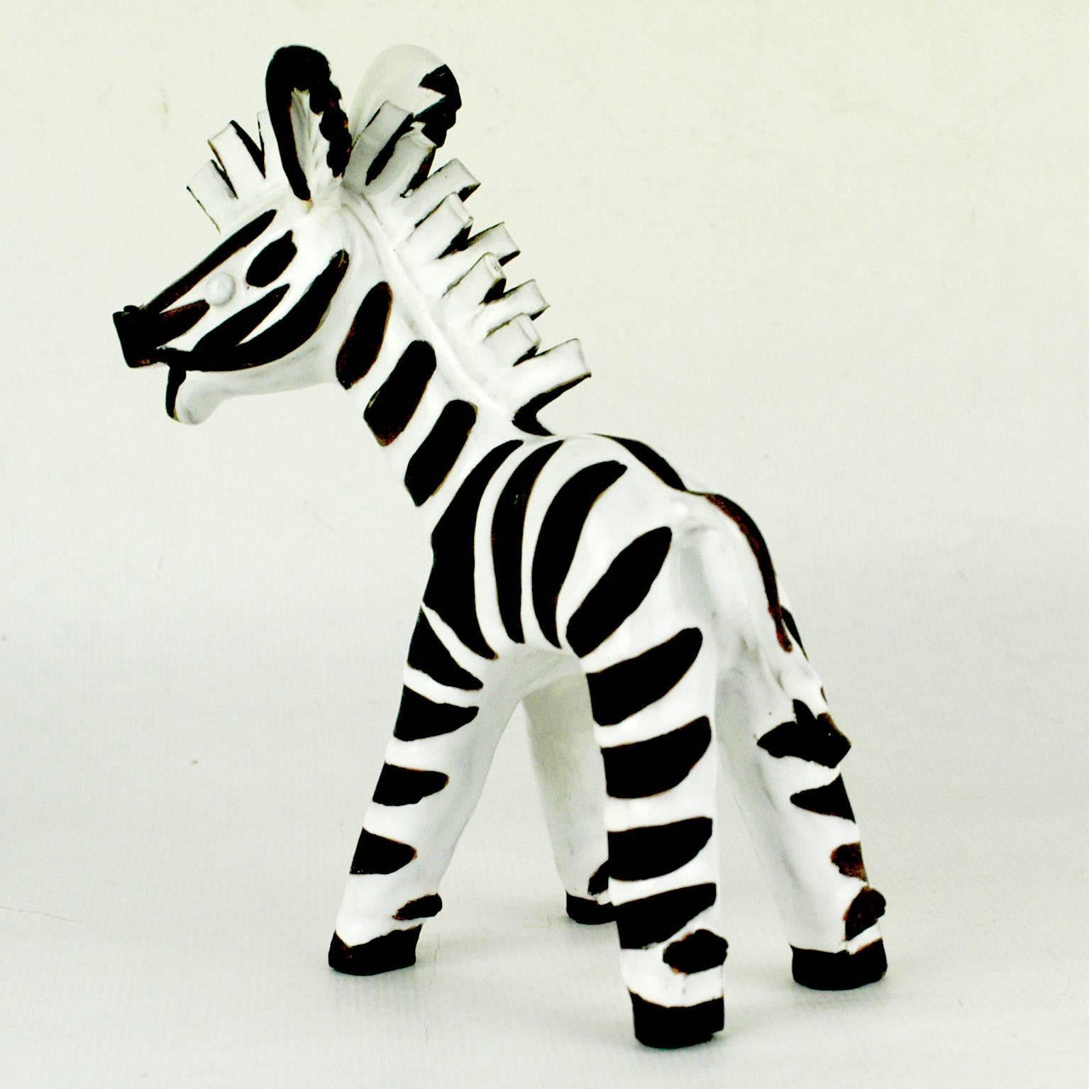 Österreichisches Zebra aus schwarz-weiß glasierter Keramik aus der Jahrhundertmitte von Leopold Anzengruber (Glasiert)