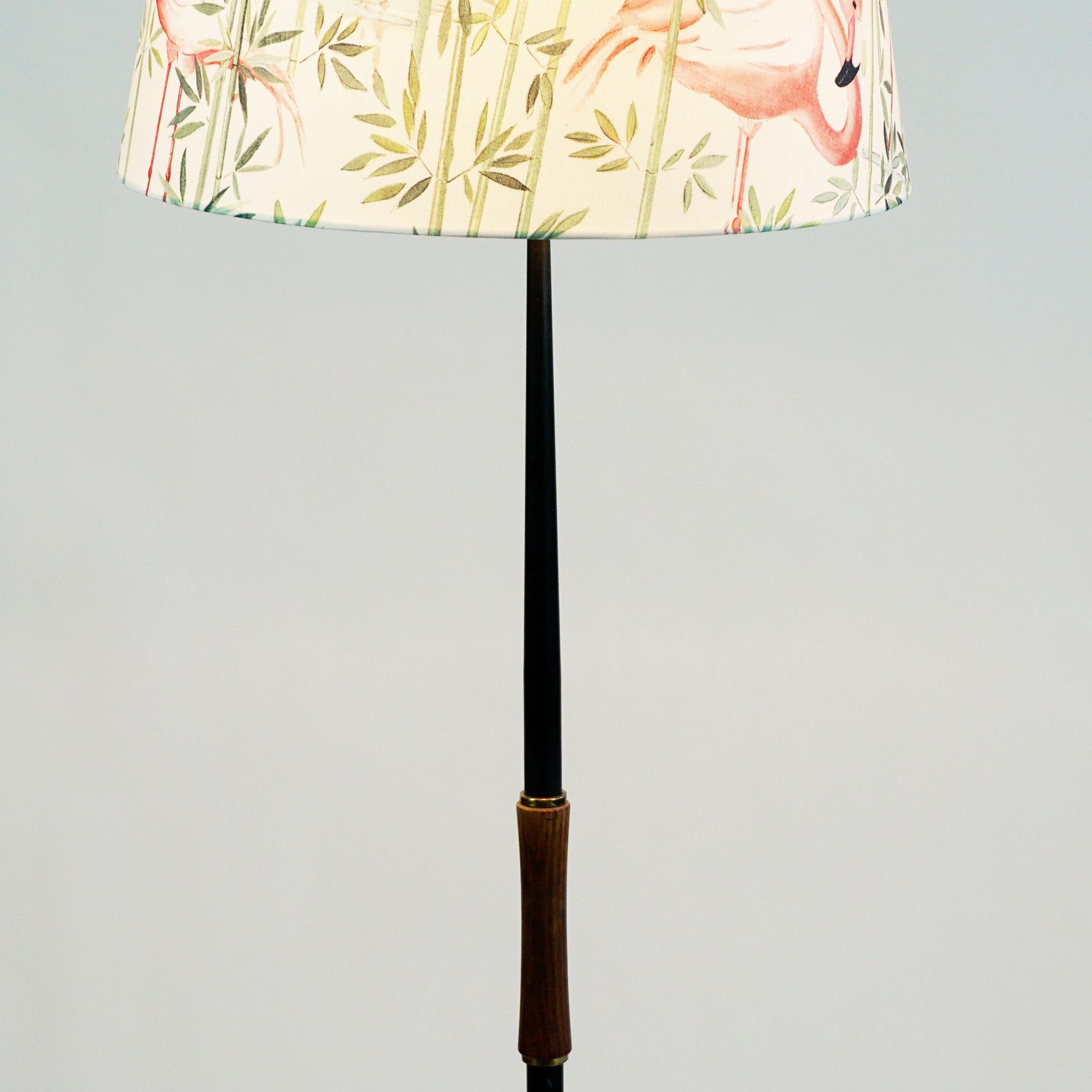Austrian Midcentury Black Iron and Brass Floor Lamp with Pink Flamingo Shade 4