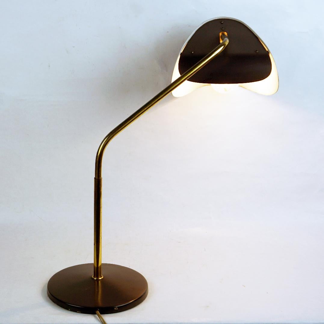 Austrian Midcentury Brass and Grey Metal Table Lamp by Hagenauer Vienna For Sale 3