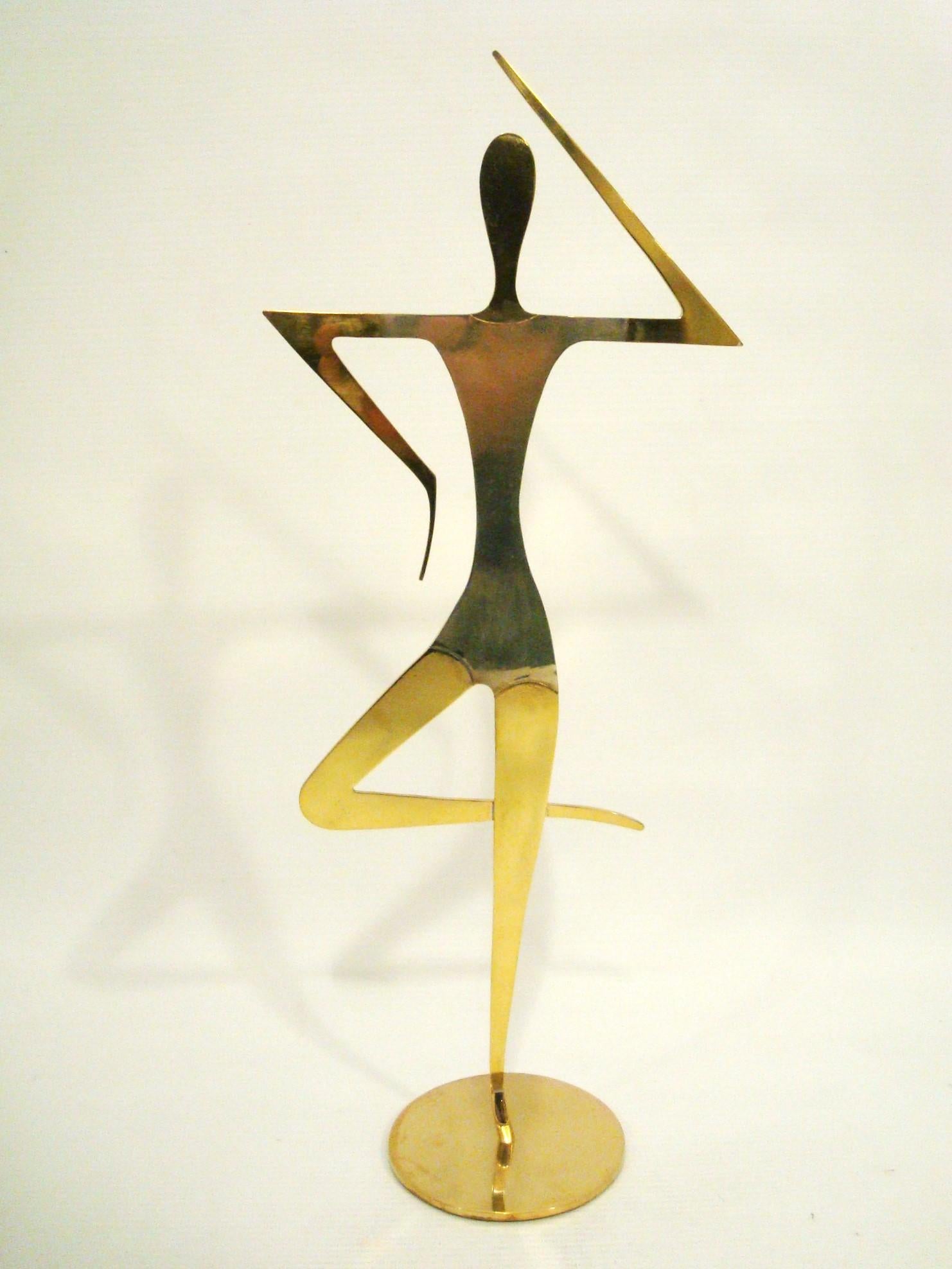 Scultura austriaca di ginnasta femminile in ottone della metà del secolo scorso di Hagenauer

Incredibile scultura iconica in ottone disegnata da Franz Hagenauer e prodotta da Werkstätte Hagenauer Wien negli anni '70, contrassegnata sul lato