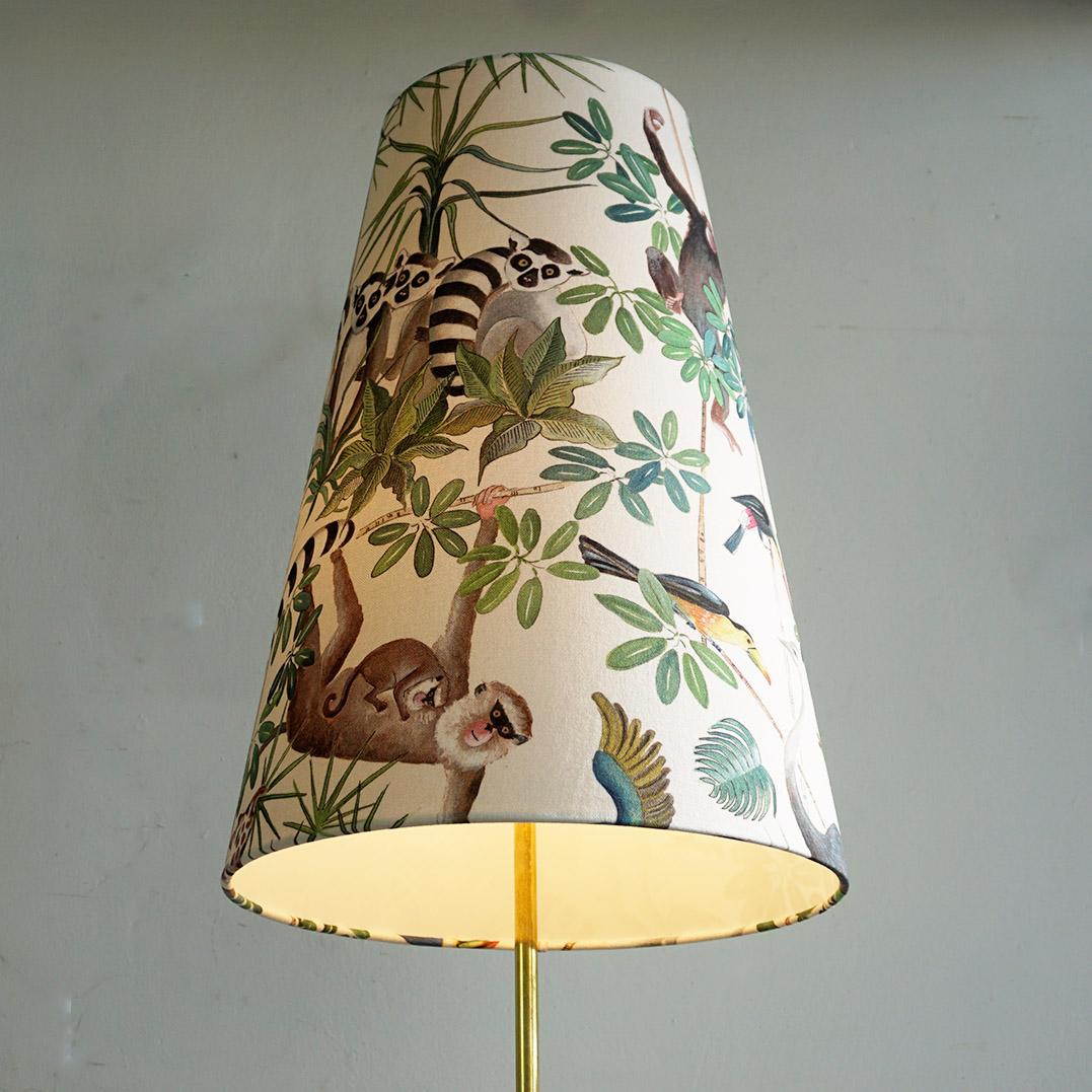 Österreichische Stehlampe aus Messing aus der Jahrhundertmitte Micheline von J.T. Kalmar (Moderne der Mitte des Jahrhunderts) im Angebot
