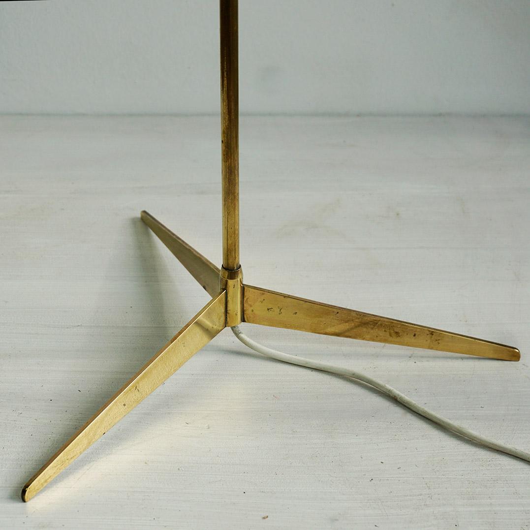Österreichische Stehlampe aus Messing aus der Jahrhundertmitte Micheline von J.T. Kalmar im Angebot 1