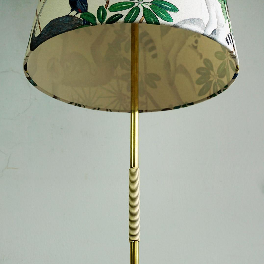 Österreichische Stehlampe aus Messing aus der Jahrhundertmitte Micheline von J.T. Kalmar im Angebot 2