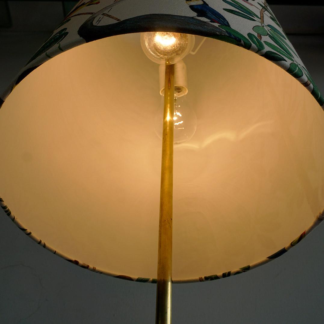 Österreichische Stehlampe aus Messing aus der Jahrhundertmitte Micheline von J.T. Kalmar im Angebot 4