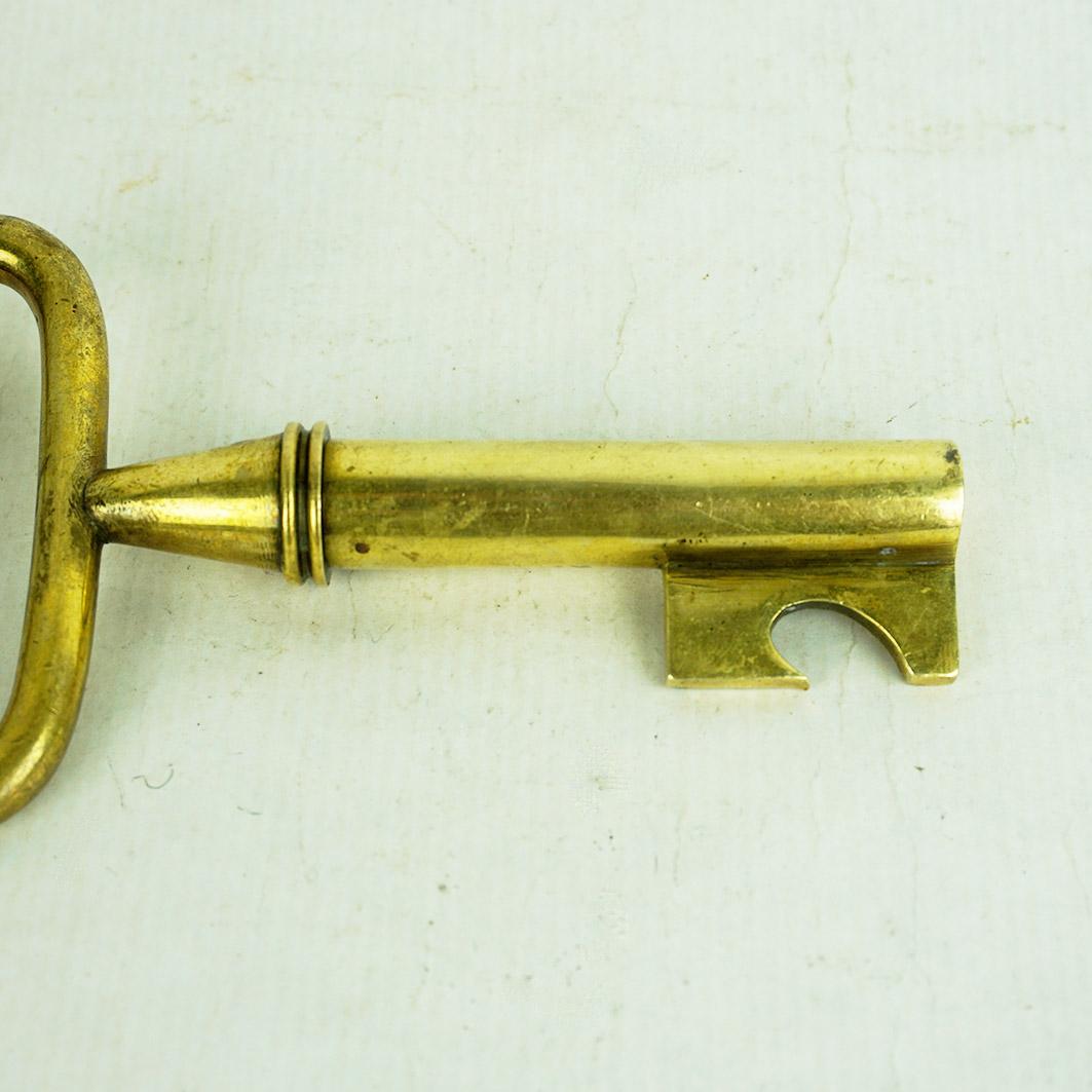 Austrian Midcentury Brass Key Corc Screw or Bottle Opener by Carl Auböck In Good Condition For Sale In Vienna, AT
