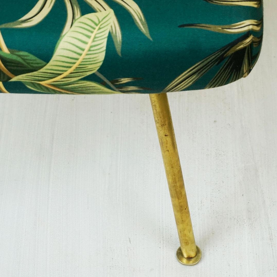 Autrichien Tabouret autrichien en laiton du milieu du siècle avec tissu Ape vert en vente