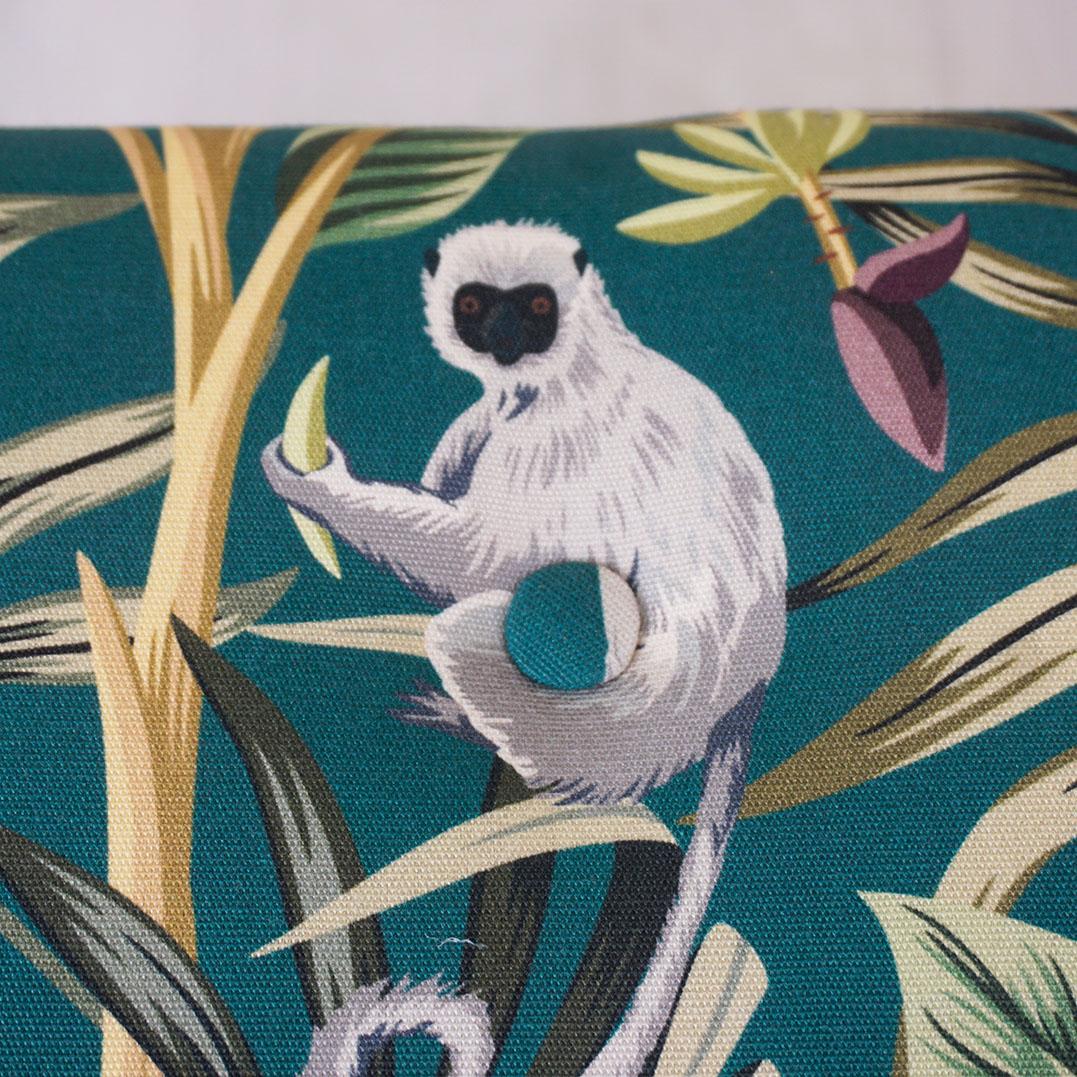 Tabouret autrichien en laiton du milieu du siècle avec tissu Ape vert en vente 1