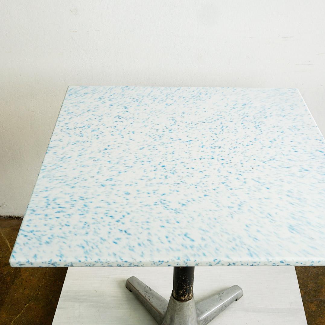 Table basse autrichienne du milieu du siècle dernier dans le style d'Oswald Haerdtl Bon état - En vente à Vienna, AT