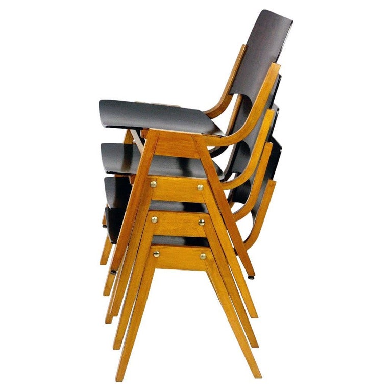 Sedie impilabili austriache del Medioevo in legno di faggio marrone scuro  P7 di Roland Rainer in vendita su 1stDibs | sedie in legno impilabili