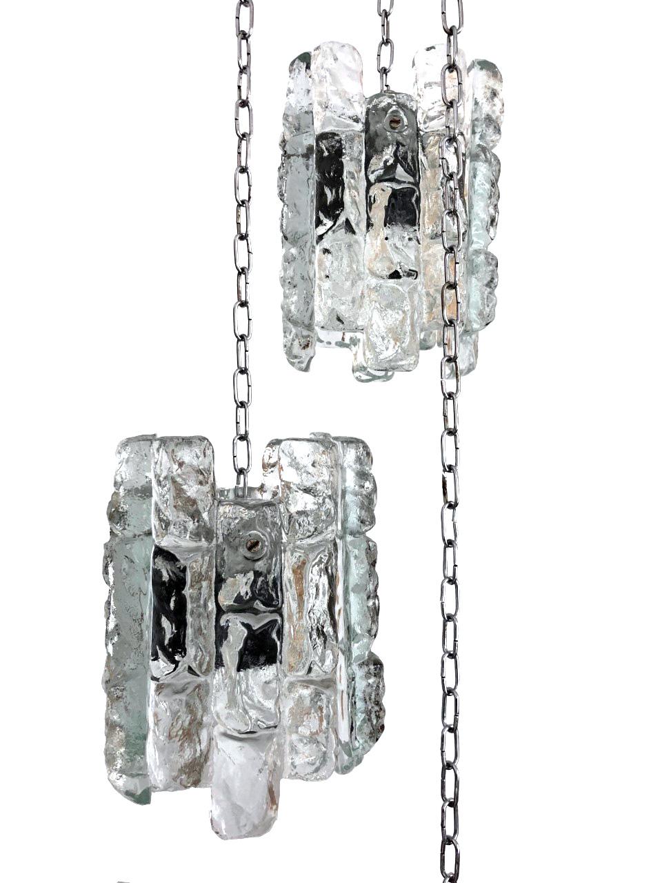 Beautiful Austrian midcentury ice-glass cascading chandelier.
This chandelier was made during the 1970s in Austria by Kalmar.
This piece is composed by 12 units of Ice-Glass (H 20 cm 7.87 in. x W 10 cm 3.94 in.) and metal structure.
This