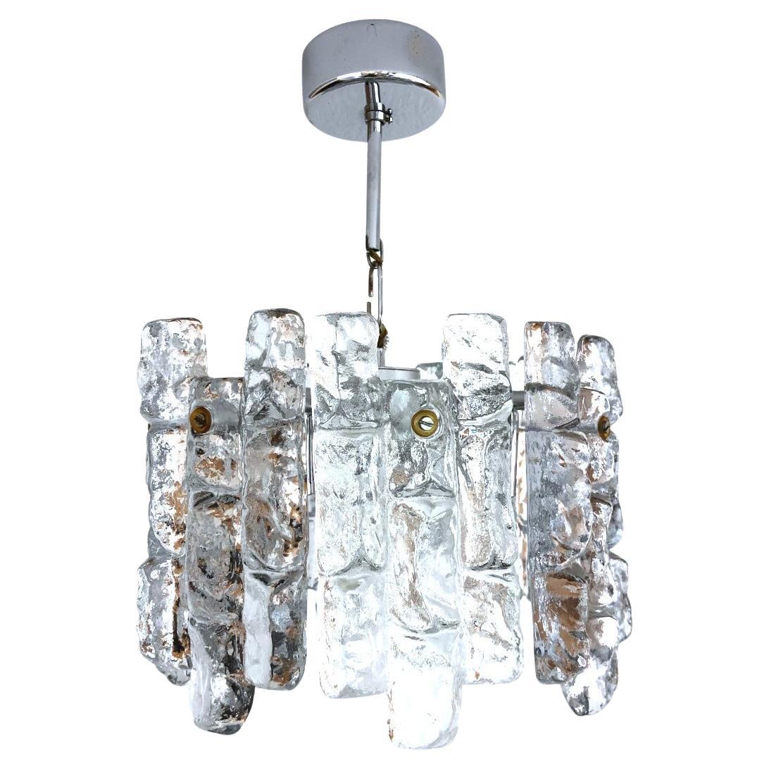 Lustre Murano autrichien en verre glacé du milieu du siècle par Kalmar, Model "Sierra", 1970 en vente