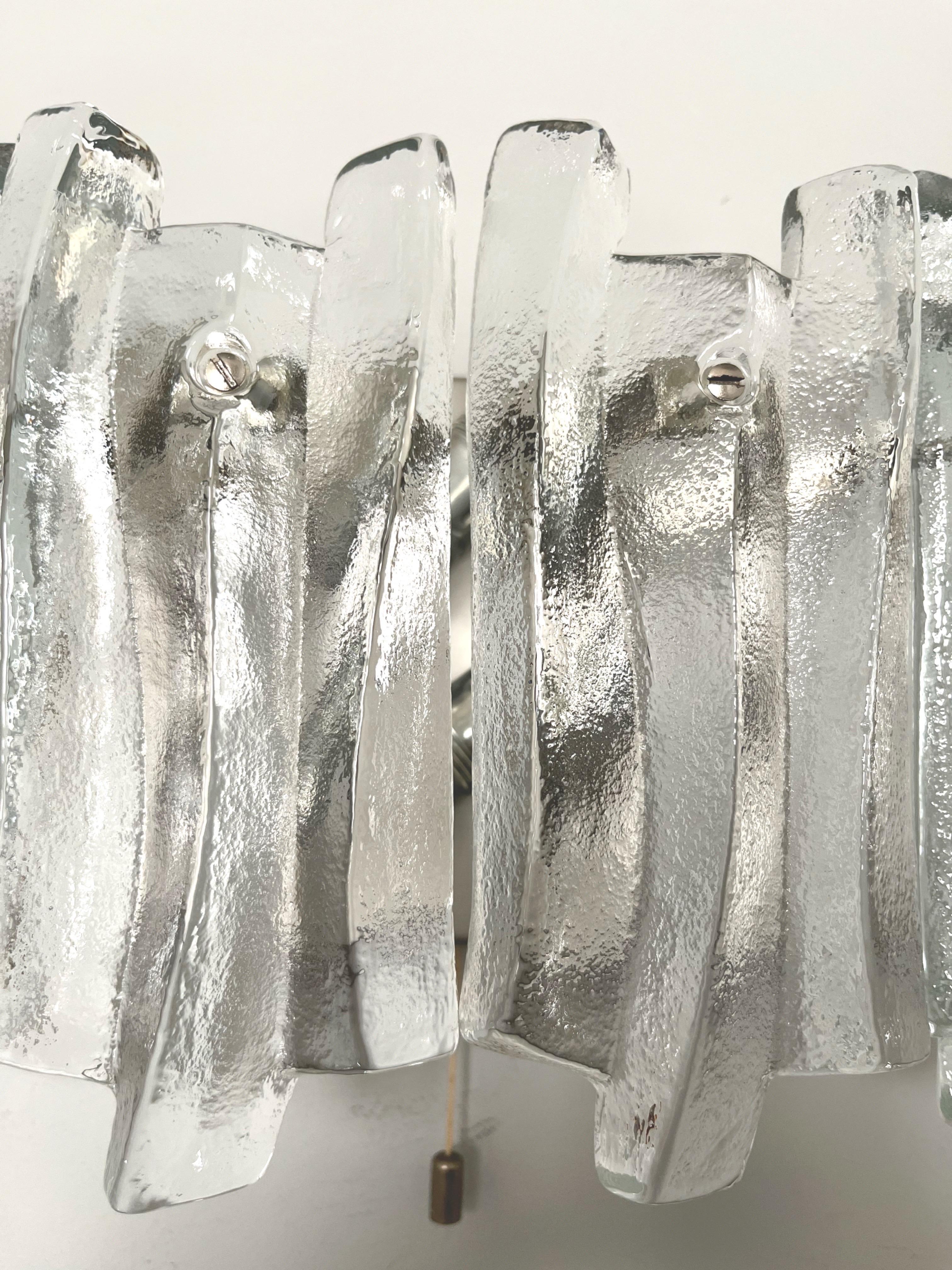 Österreichisches Wandleuchterpaar „Fuente“ aus Eisglas aus der Mitte des Jahrhunderts von Kalmar, 1970er Jahre im Angebot 8