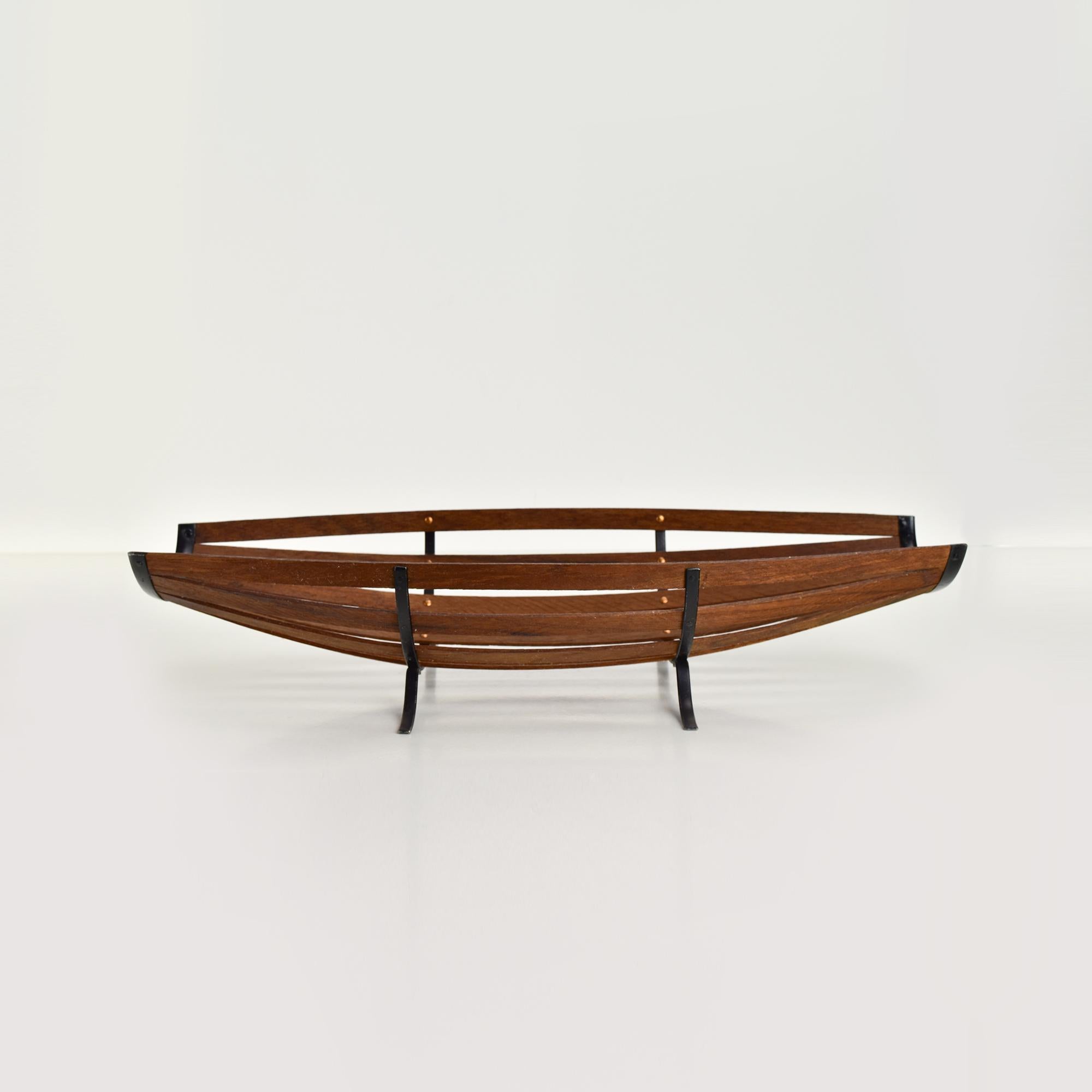 Annerito Ciotola con cesto di frutta in legno di teak austriaco del Medioevo Moderno in vendita