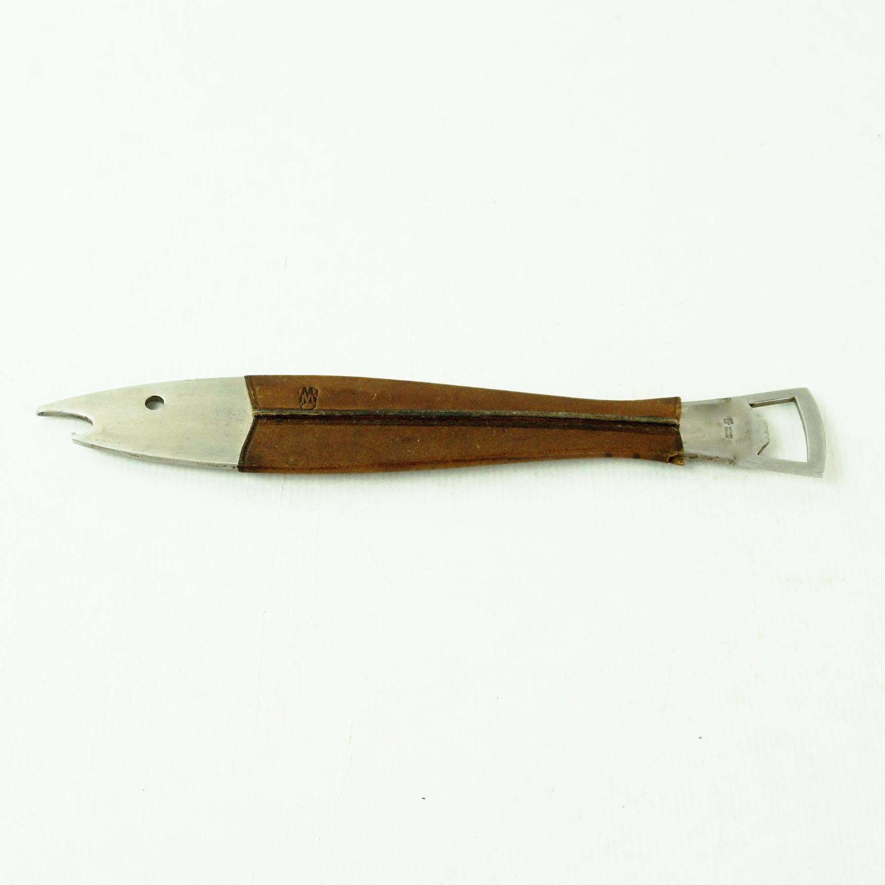 This charming fish shaped stainless steel and cognac brown leather bottle opener has been designed by Carl Auböck, Modell Nr. 4687.
Produved by Solingen Germany 1960s.
 
 