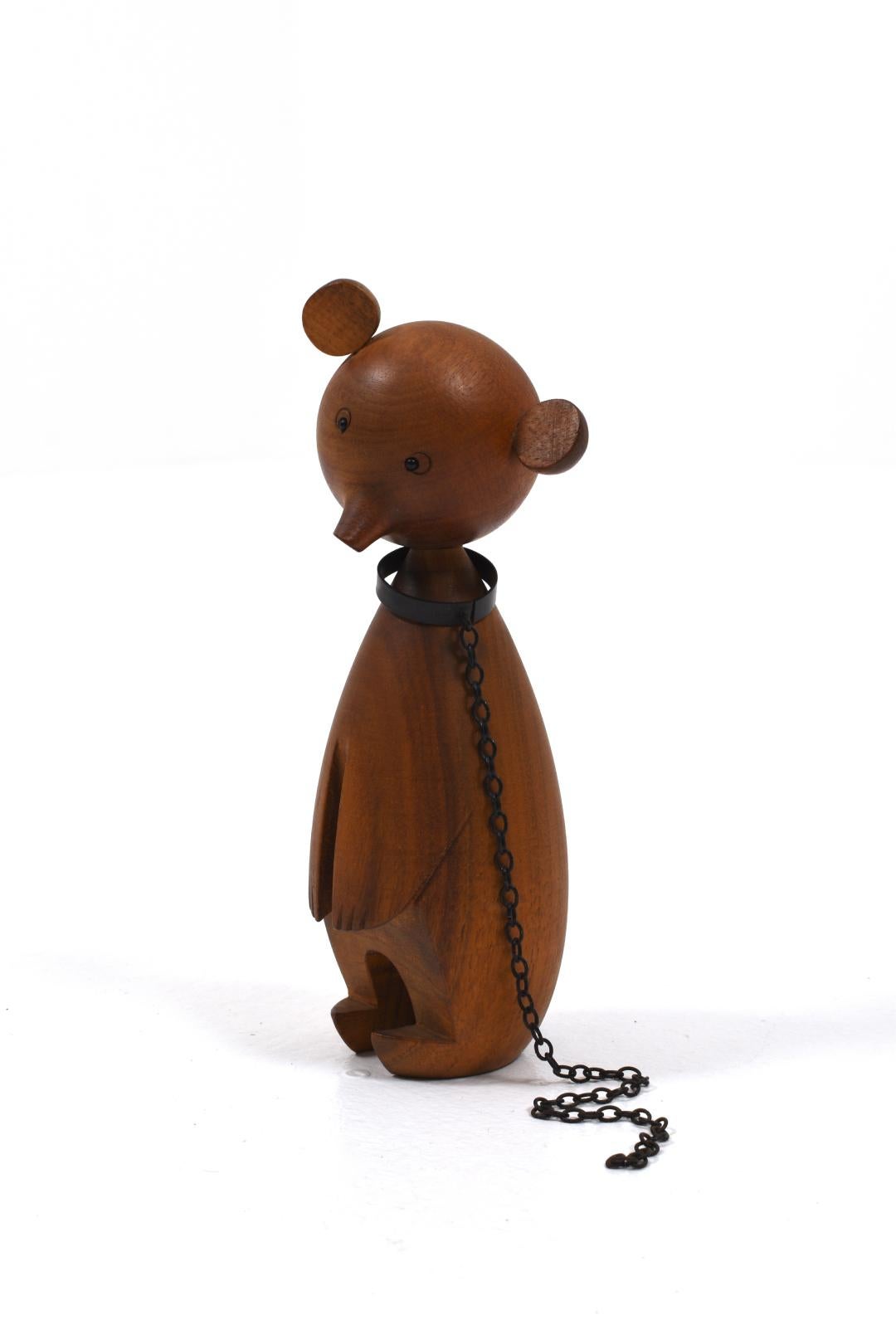The Austrian Midcentury Walnut Bear by Werkstätte Hagenauer is a charming and unique decorative piece that captures the essence of mid-century modern design. Handcrafted by the esteemed Werkstätte Hagenauer, a prominent Viennese workshop known for