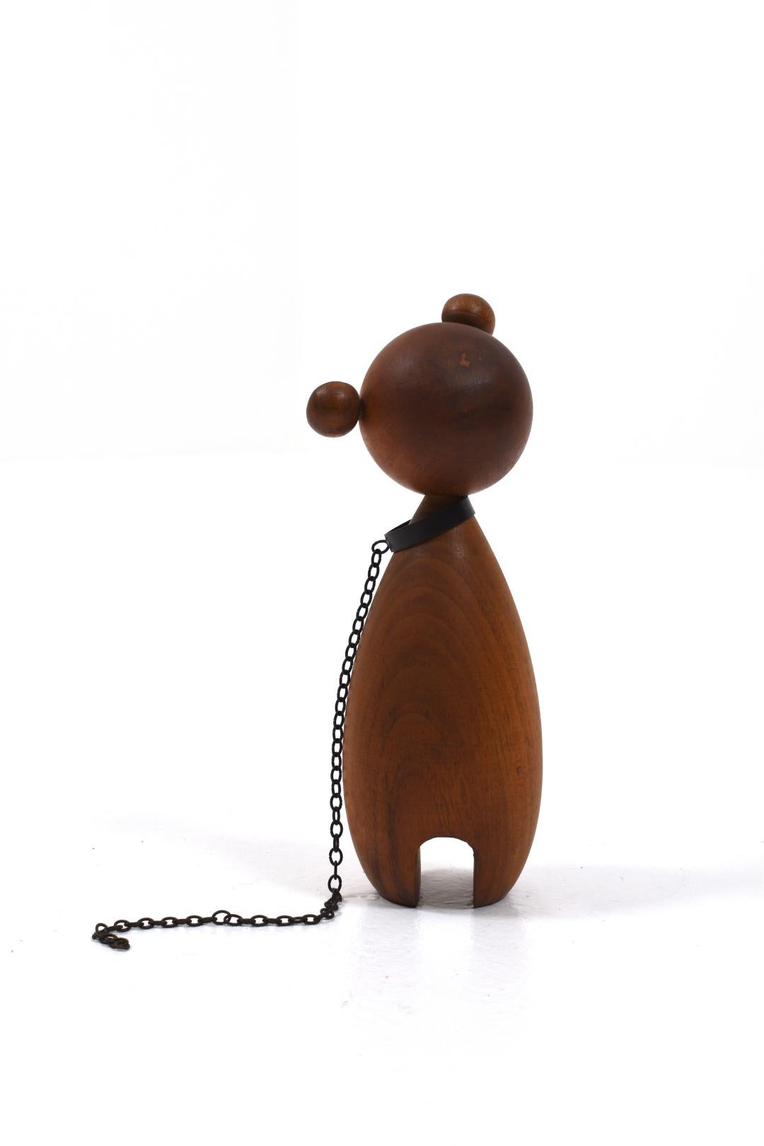 Austrian Midcentury Walnut Bear Figurine by Werkstätte Hagenauer In Good Condition For Sale In Göteborg, SE