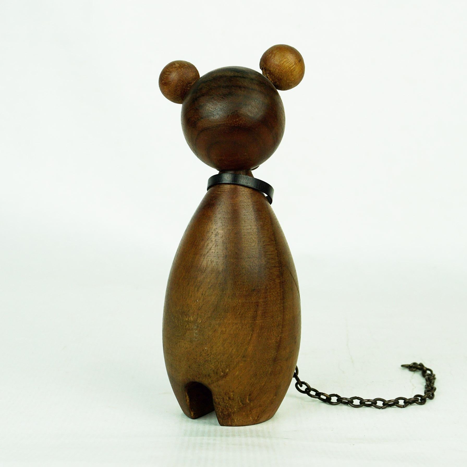 Austrian Midcentury Walnut Bear on a Chain by Werkstätte Hagenauer In Good Condition For Sale In Vienna, AT