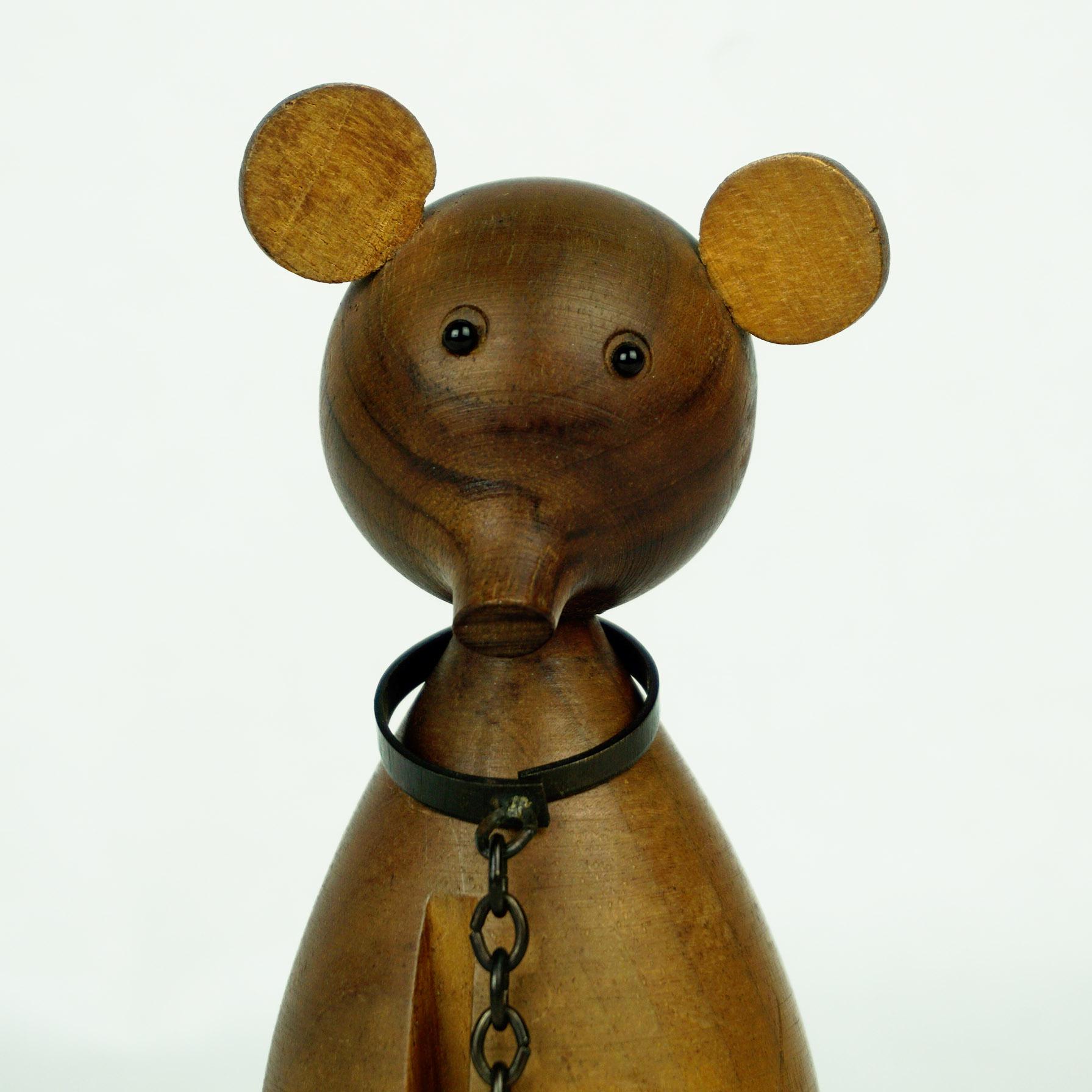 Austrian Midcentury Walnut Bear on a Chain by Werkstätte Hagenauer For Sale 1
