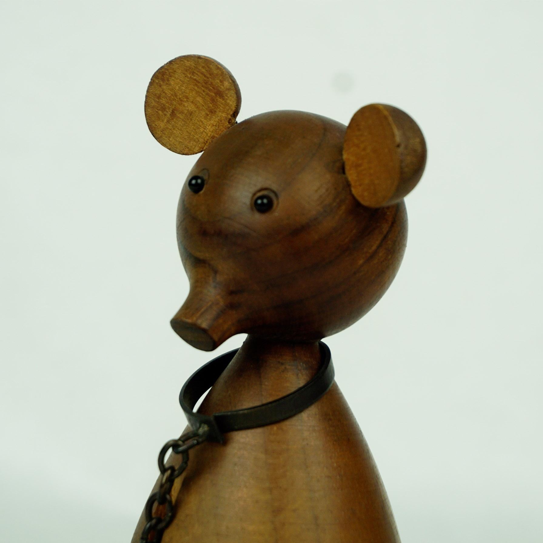 Austrian Midcentury Walnut Bear on a Chain by Werkstätte Hagenauer For Sale 3