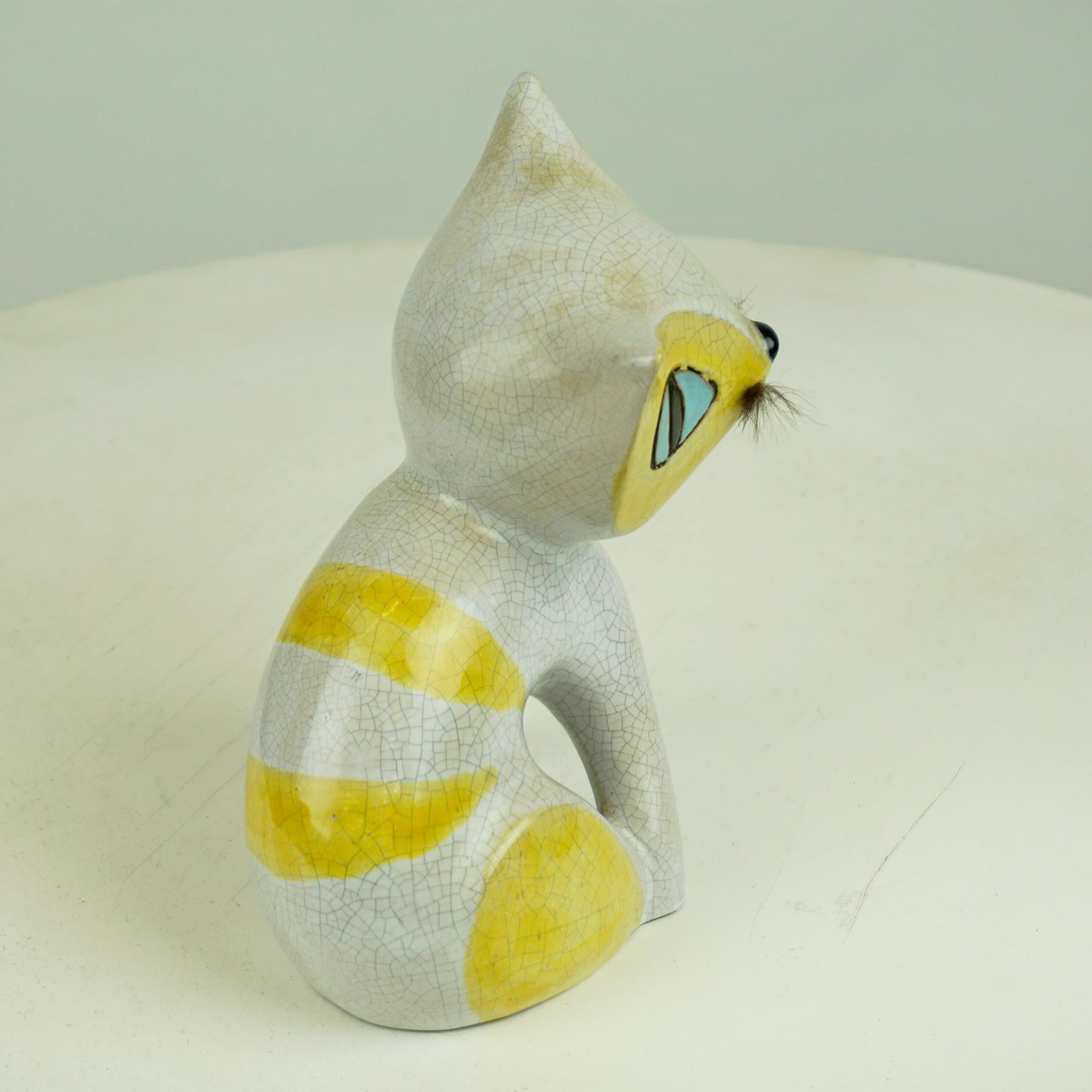 Austrian Midcentury White and Yellow Glazed Ceramic Cat by Leopold Anzengruber In Good Condition In Vienna, AT
