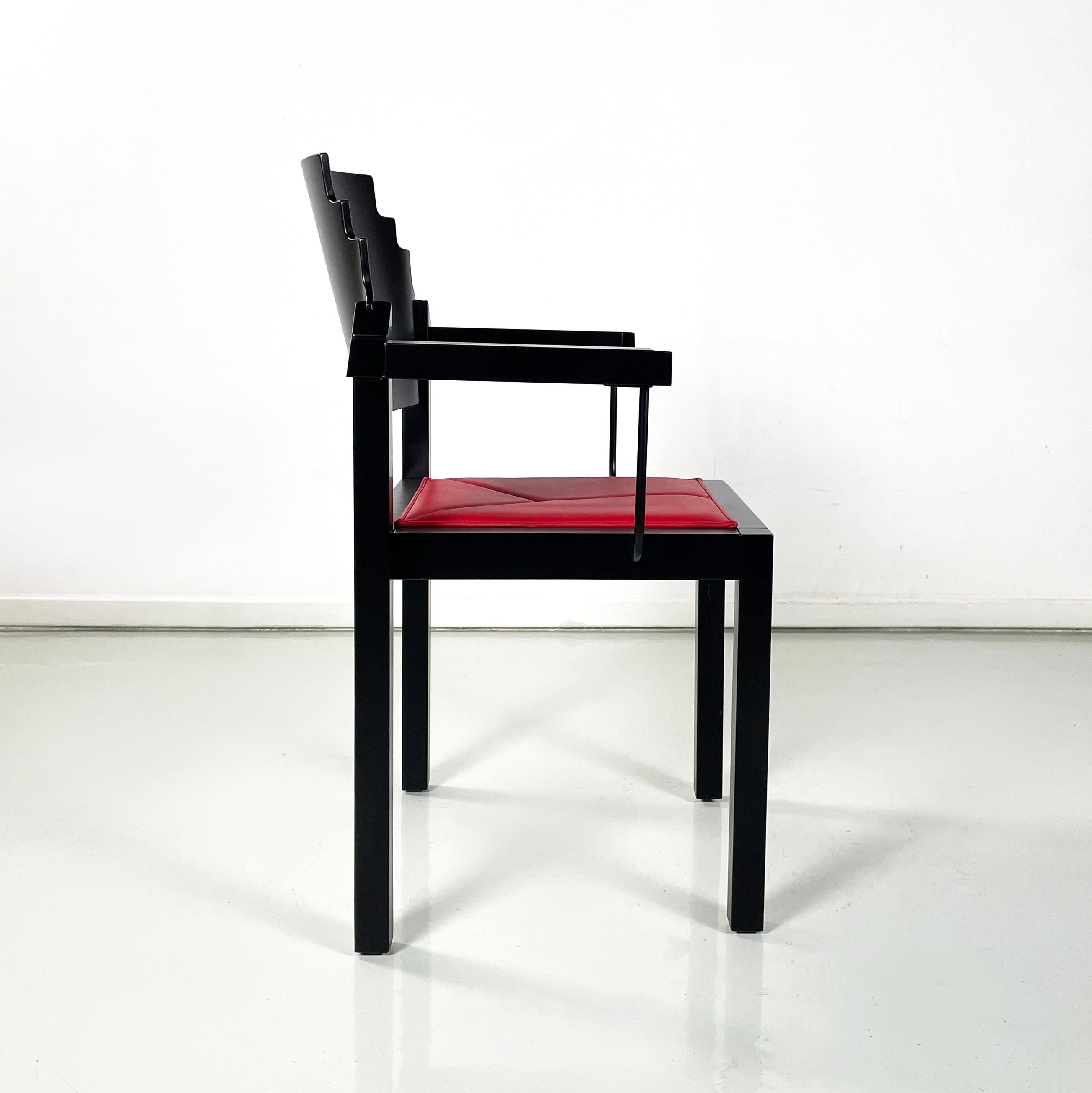 Moderne Chaise moderne autrichienne en bois noir et cuir rouge par Thonet, années 1990 en vente