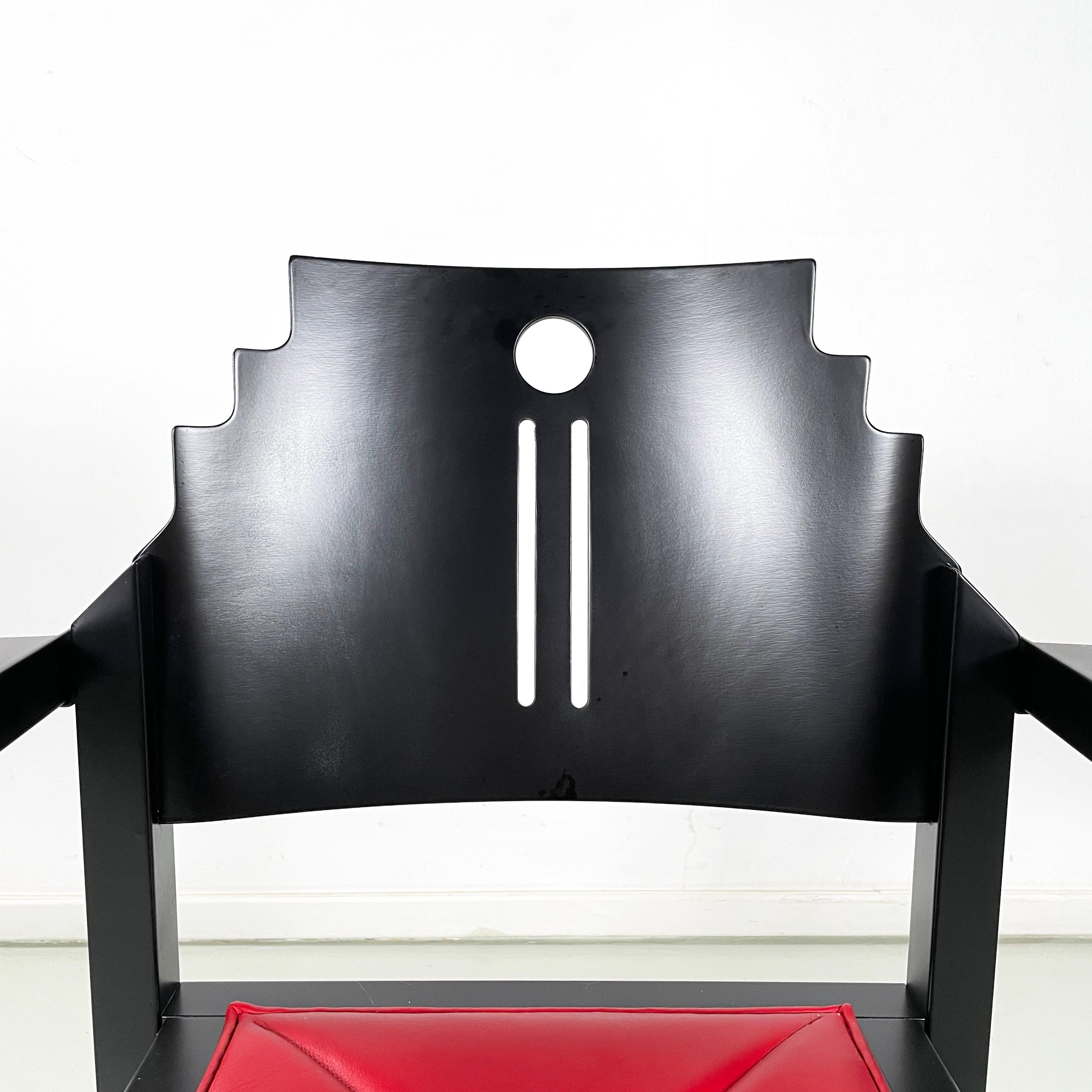 Late 20th Century Chaise moderne autrichienne en bois noir et cuir rouge par Thonet, années 1990 en vente
