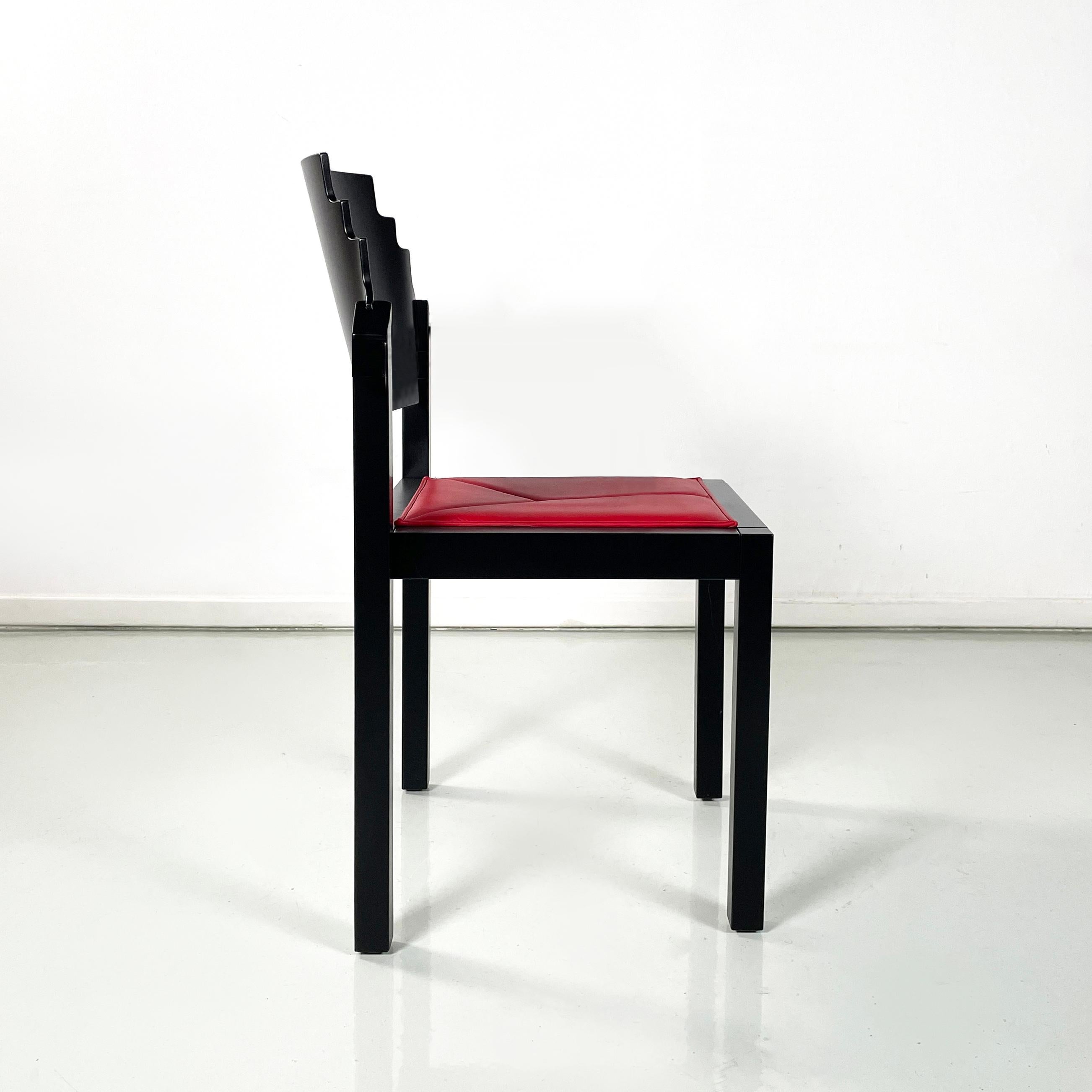 Moderne Chaises modernes autrichiennes en bois noir et cuir rouge par Thonet, années 1990 en vente